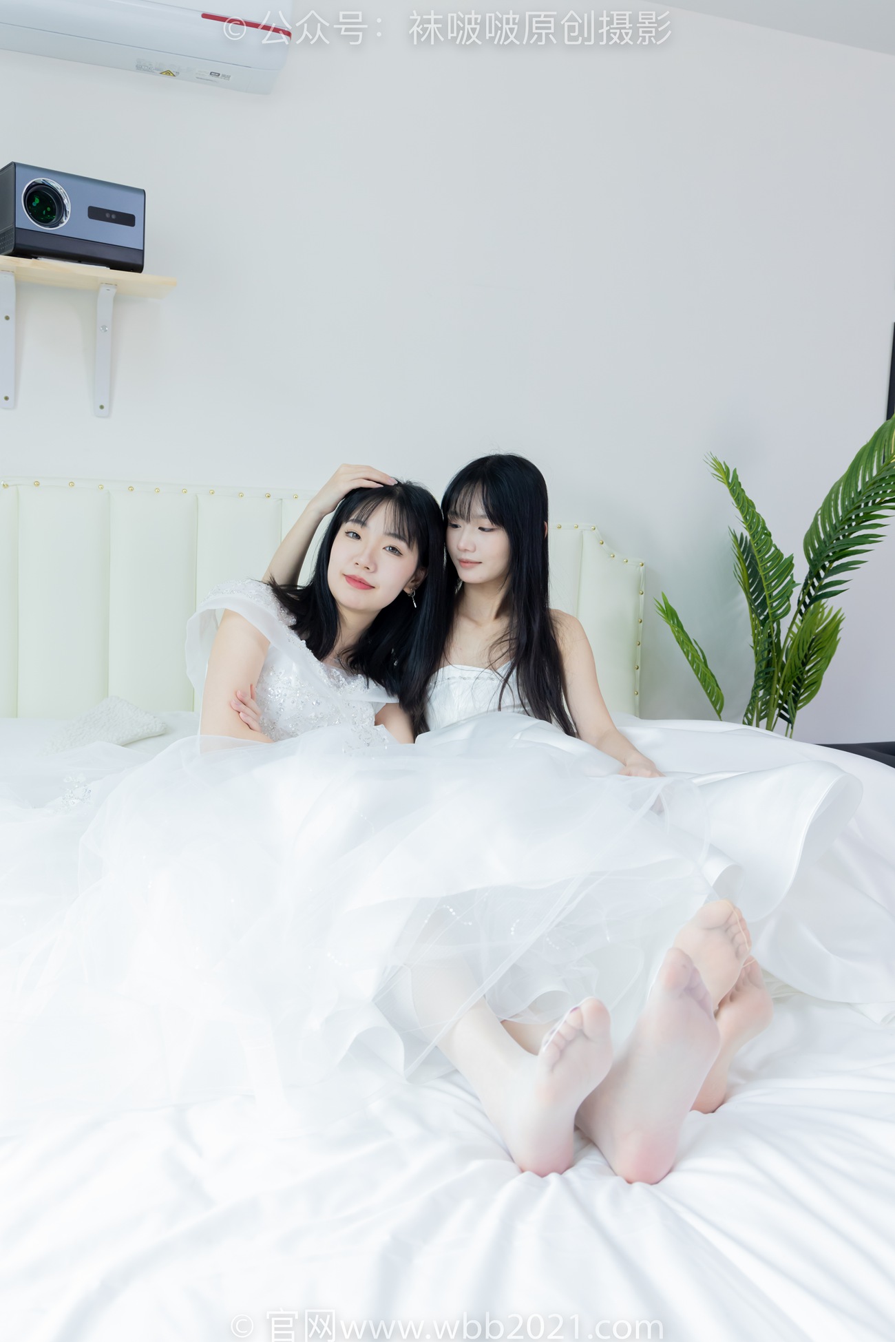 图片[47]-[BoBoSocks袜啵啵]NO.510 小甜豆&甜甜圈-两双高跟鞋、薄肉丝、薄白丝、婚纱主题、互相帮对方腿脚涂抹[96P] – 速更版-美库