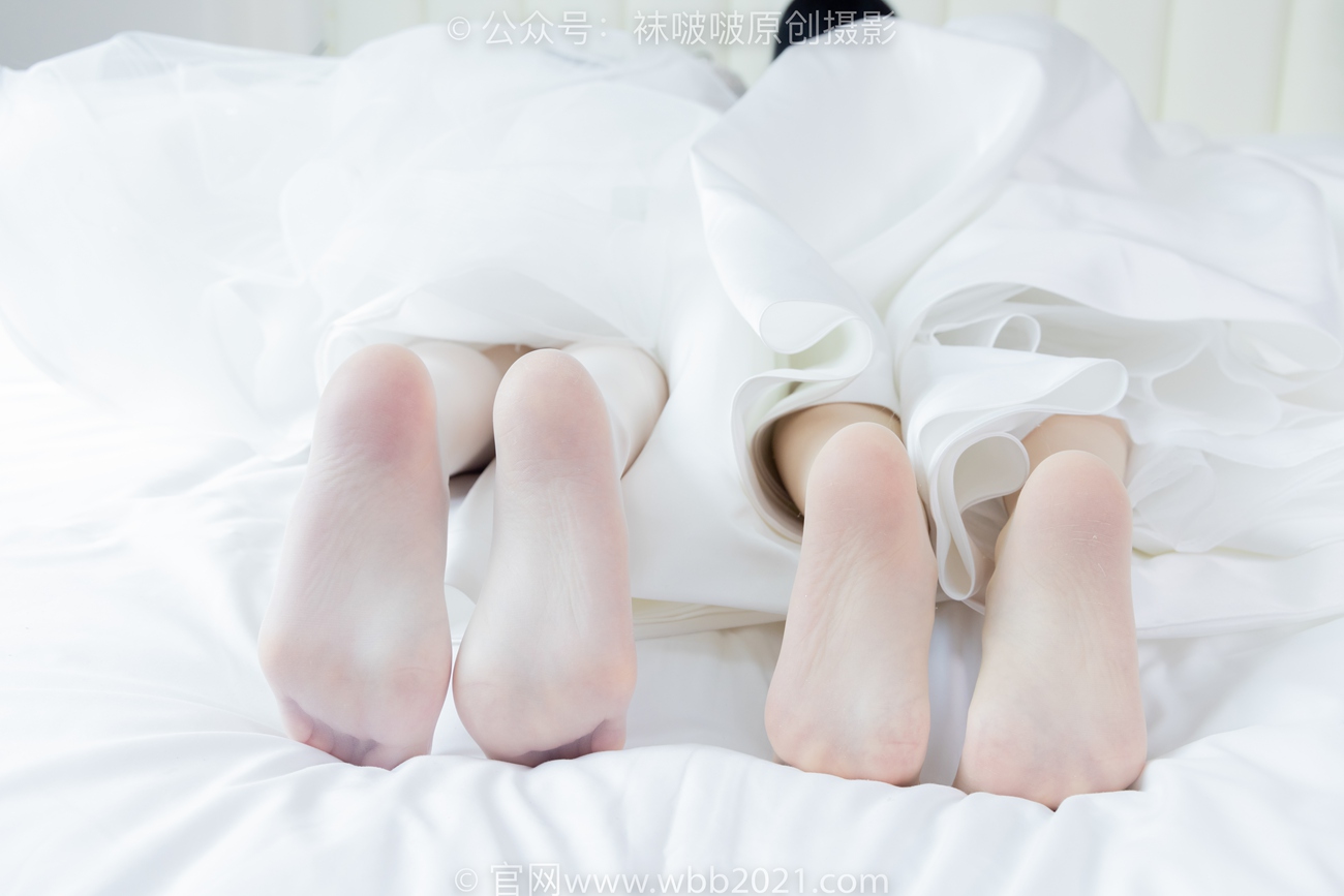 图片[72]-[BoBoSocks袜啵啵]NO.510 小甜豆&甜甜圈-两双高跟鞋、薄肉丝、薄白丝、婚纱主题、互相帮对方腿脚涂抹[96P] – 速更版-美库