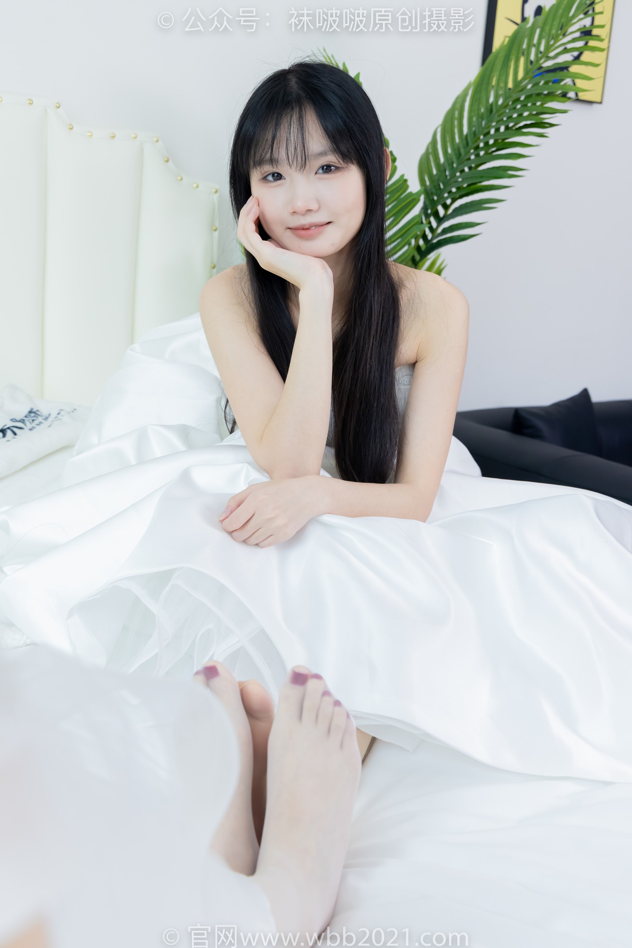 图片[88]-[BoBoSocks袜啵啵]NO.510 小甜豆&甜甜圈-两双高跟鞋、薄肉丝、薄白丝、婚纱主题、互相帮对方腿脚涂抹[96P] – 速更版-美库