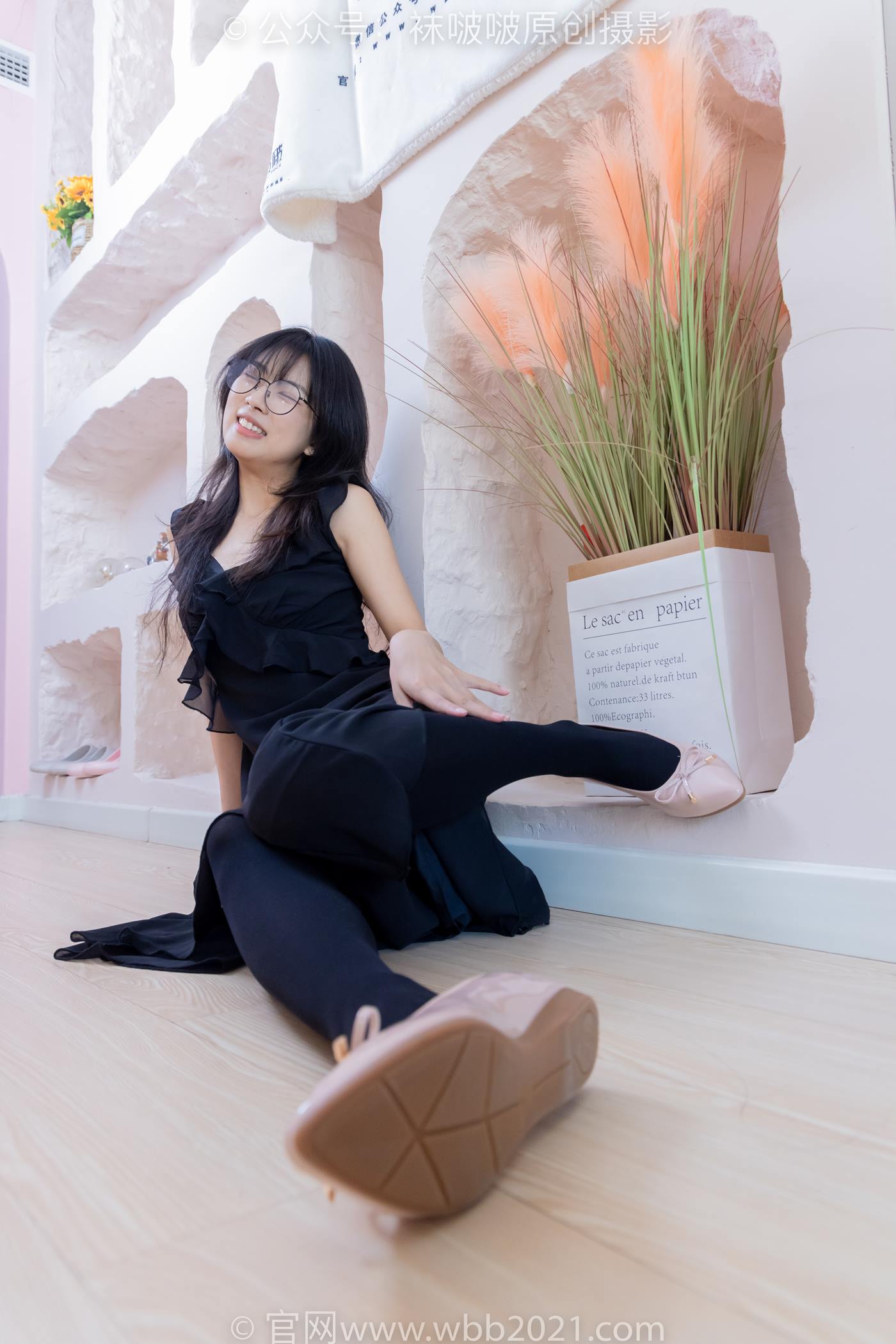 图片[20]-[BoBoSocks袜啵啵]NO.511 奶油-平底鞋、厚黑丝、做瑜伽动作时老头乐挠脚剧情[140P] – 速更版-美库