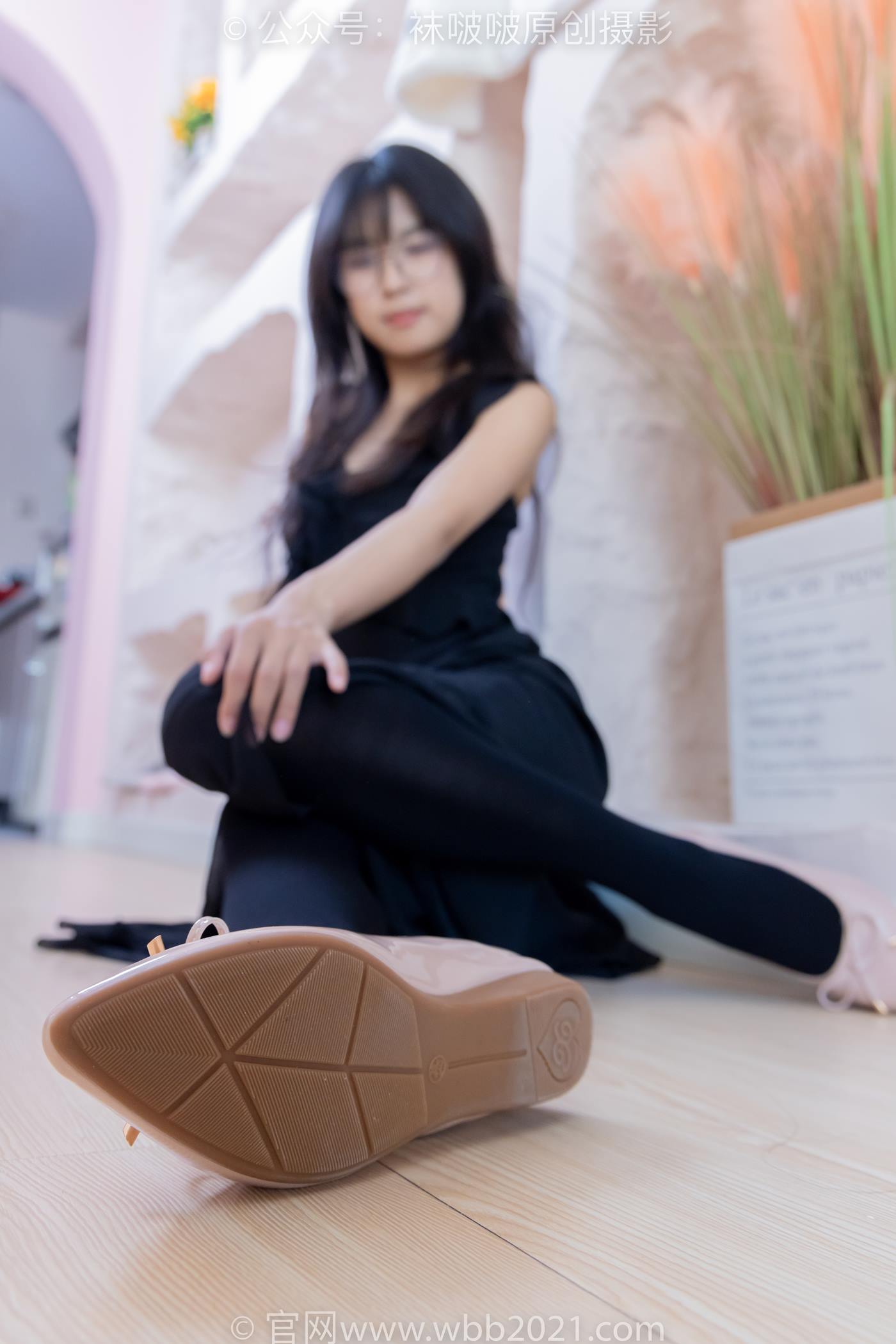 图片[23]-[BoBoSocks袜啵啵]NO.511 奶油-平底鞋、厚黑丝、做瑜伽动作时老头乐挠脚剧情[140P] – 速更版-美库