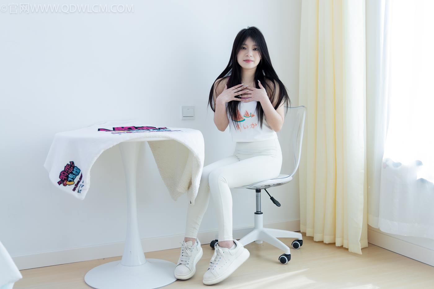 图片[15]-物恋传媒 NO.2276 闪闪-板鞋、白船袜、蓝船袜、裸足[142P] – 速更版-美库