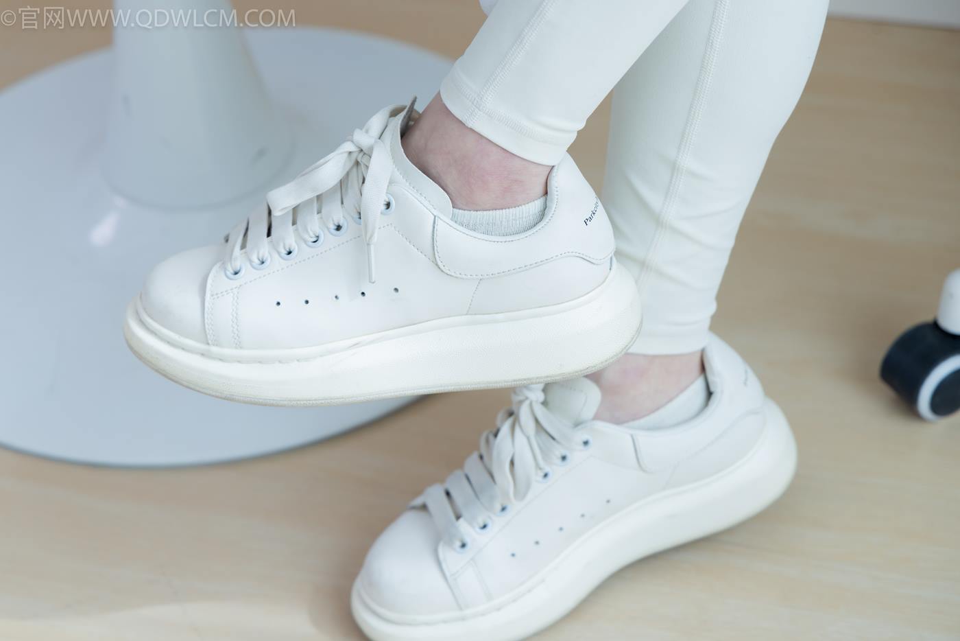 图片[18]-物恋传媒 NO.2276 闪闪-板鞋、白船袜、蓝船袜、裸足[142P] – 速更版-美库