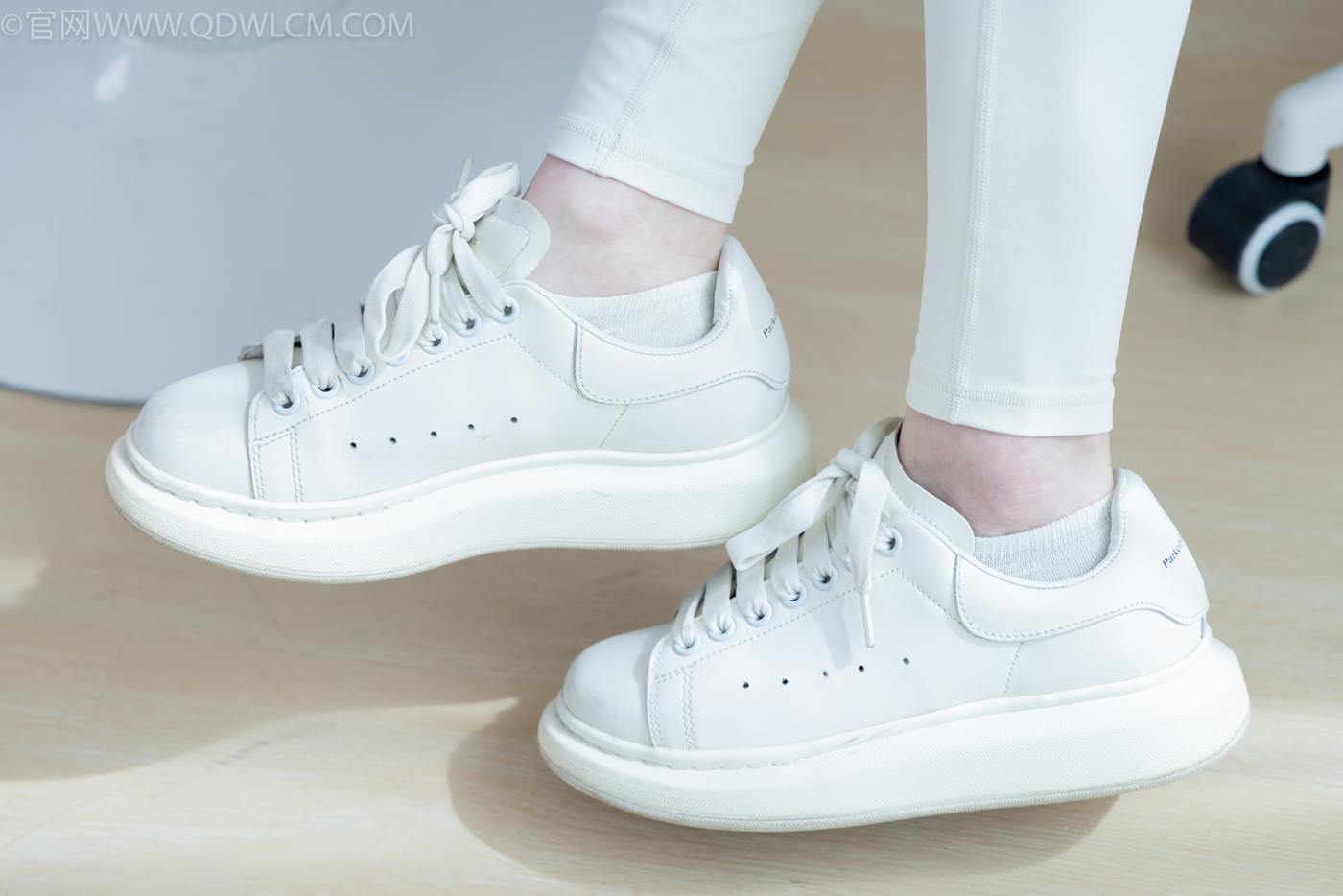 图片[19]-物恋传媒 NO.2276 闪闪-板鞋、白船袜、蓝船袜、裸足[142P] – 速更版-美库