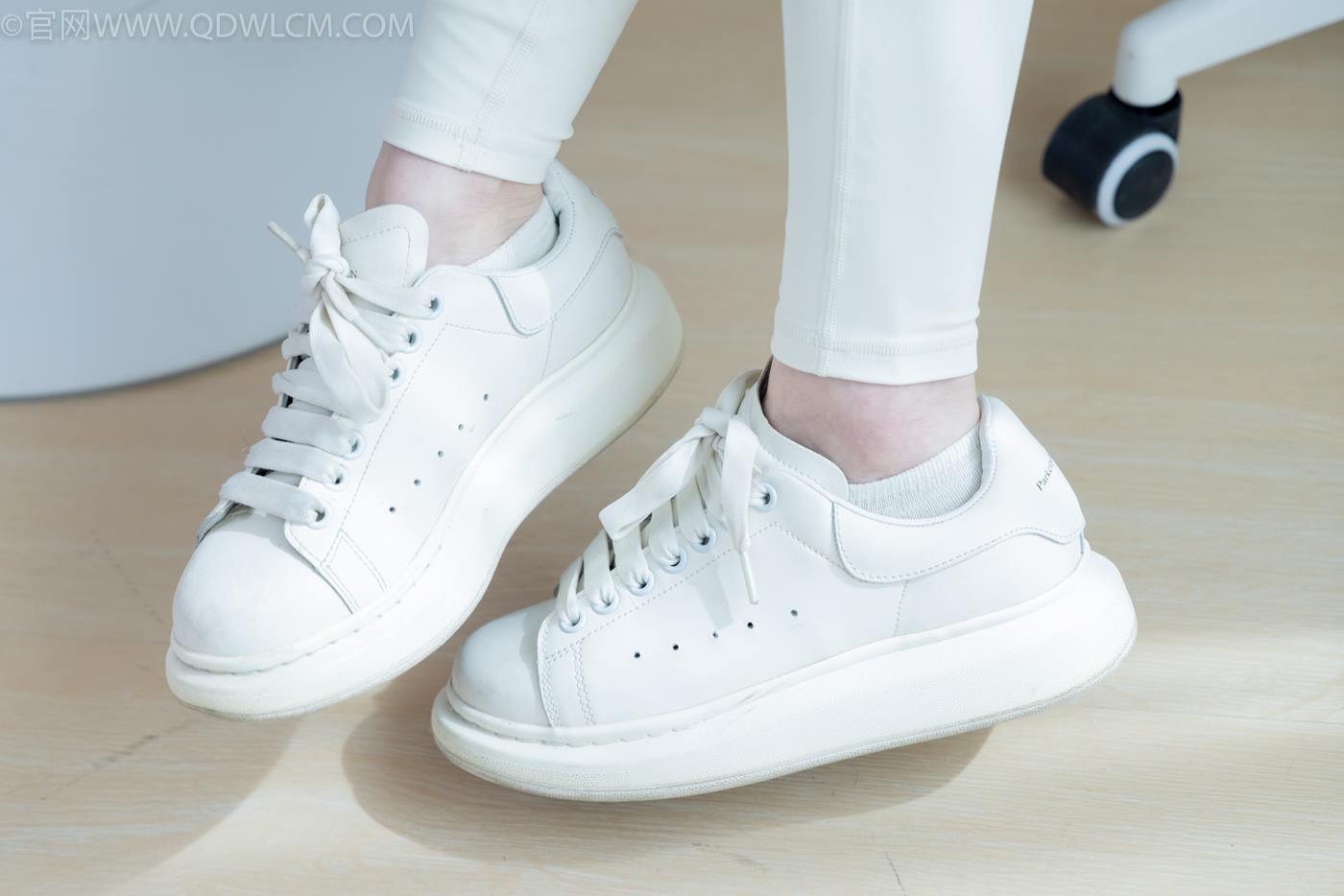 图片[20]-物恋传媒 NO.2276 闪闪-板鞋、白船袜、蓝船袜、裸足[142P] – 速更版-美库