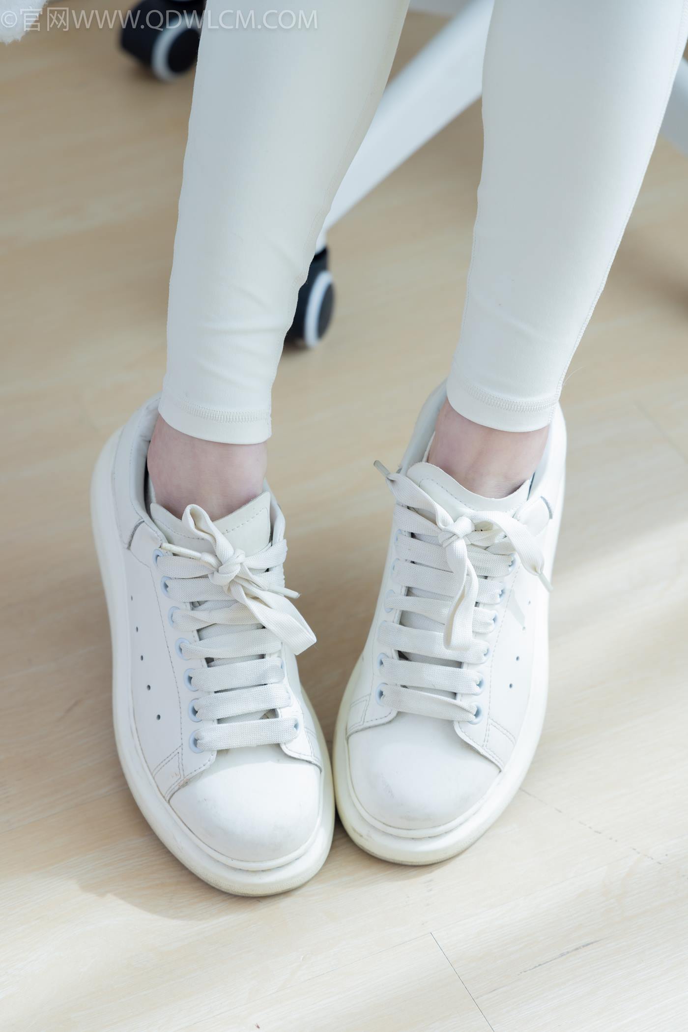 图片[22]-物恋传媒 NO.2276 闪闪-板鞋、白船袜、蓝船袜、裸足[142P] – 速更版-美库