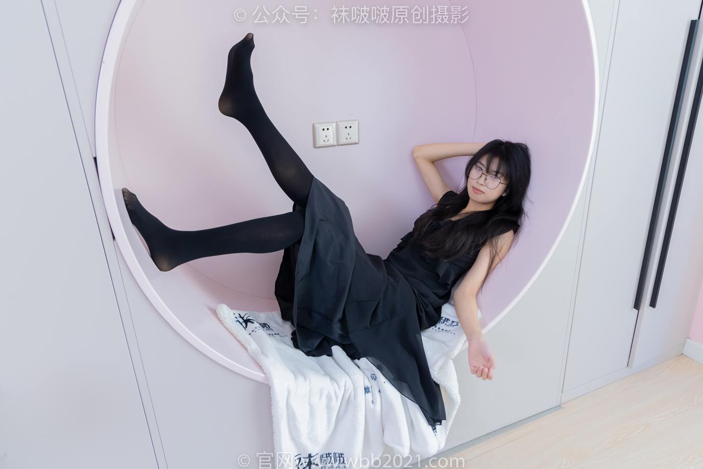 图片[83]-[BoBoSocks袜啵啵]NO.511 奶油-平底鞋、厚黑丝、做瑜伽动作时老头乐挠脚剧情[140P] – 速更版-美库