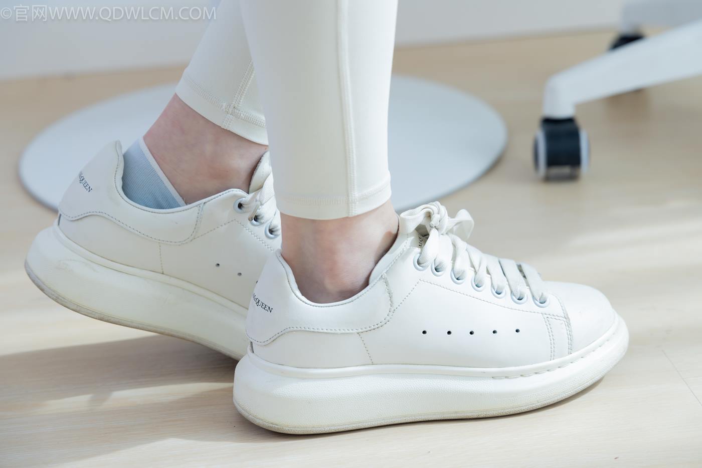 图片[70]-物恋传媒 NO.2276 闪闪-板鞋、白船袜、蓝船袜、裸足[142P] – 速更版-美库