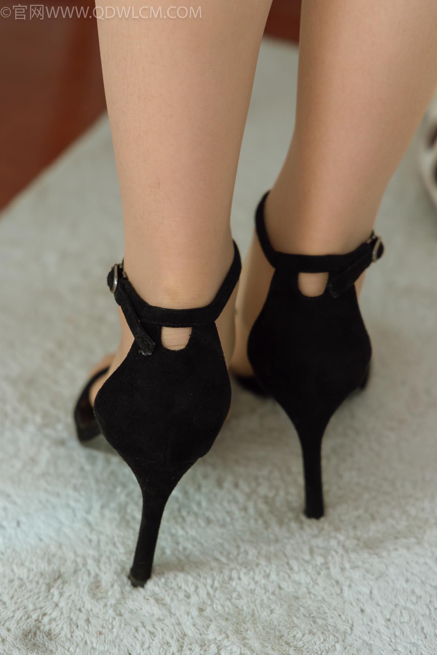 图片[10]-物恋传媒 NO.2277 美兔-三双高跟鞋、薄肉丝、裸足[140P] – 速更版-美库