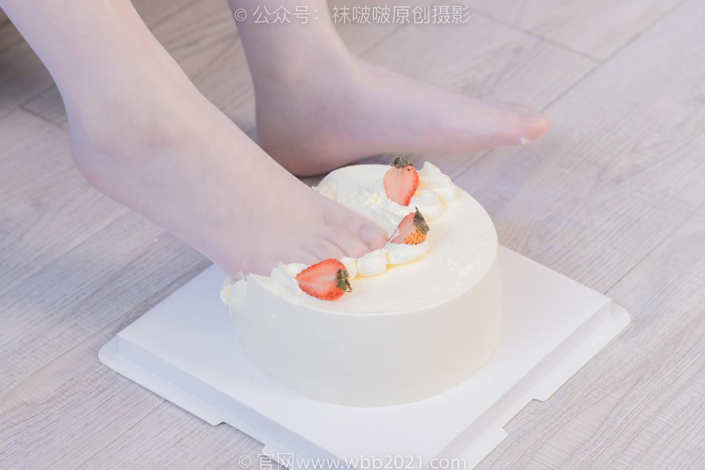 图片[110]-[BoBoSocks袜啵啵]NO.512 甜甜圈-高跟鞋、油亮薄白丝、袜踩奶油蛋糕剧情[143P] – 速更版-美库