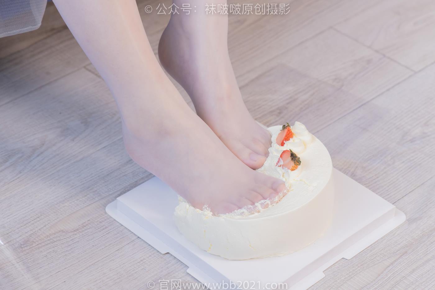 图片[111]-[BoBoSocks袜啵啵]NO.512 甜甜圈-高跟鞋、油亮薄白丝、袜踩奶油蛋糕剧情[143P] – 速更版-美库