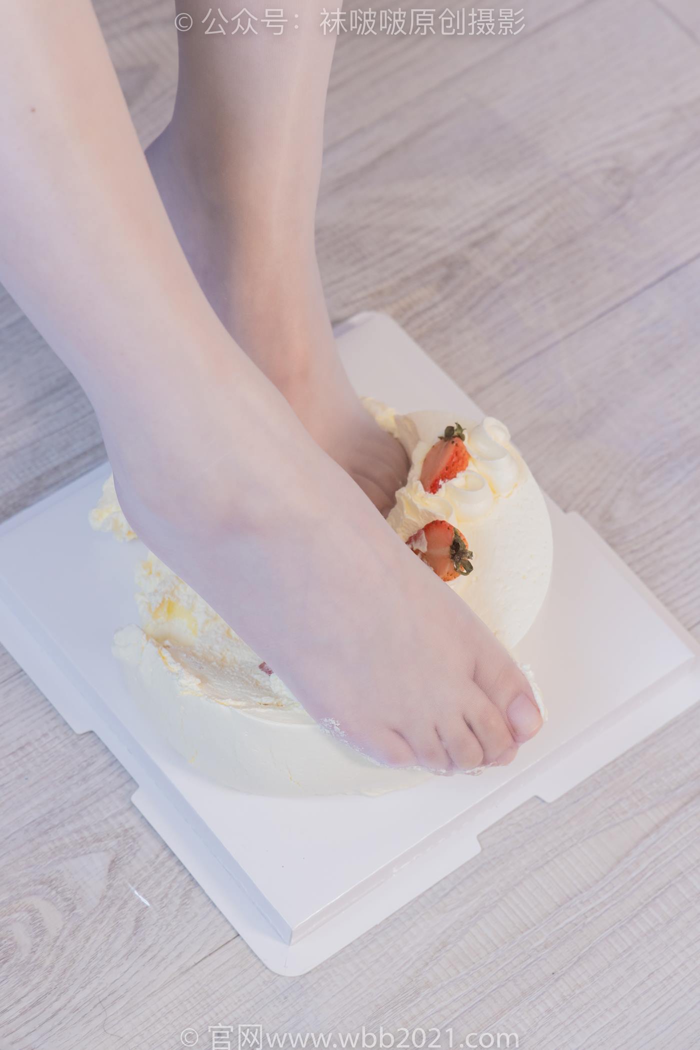 图片[112]-[BoBoSocks袜啵啵]NO.512 甜甜圈-高跟鞋、油亮薄白丝、袜踩奶油蛋糕剧情[143P] – 速更版-美库