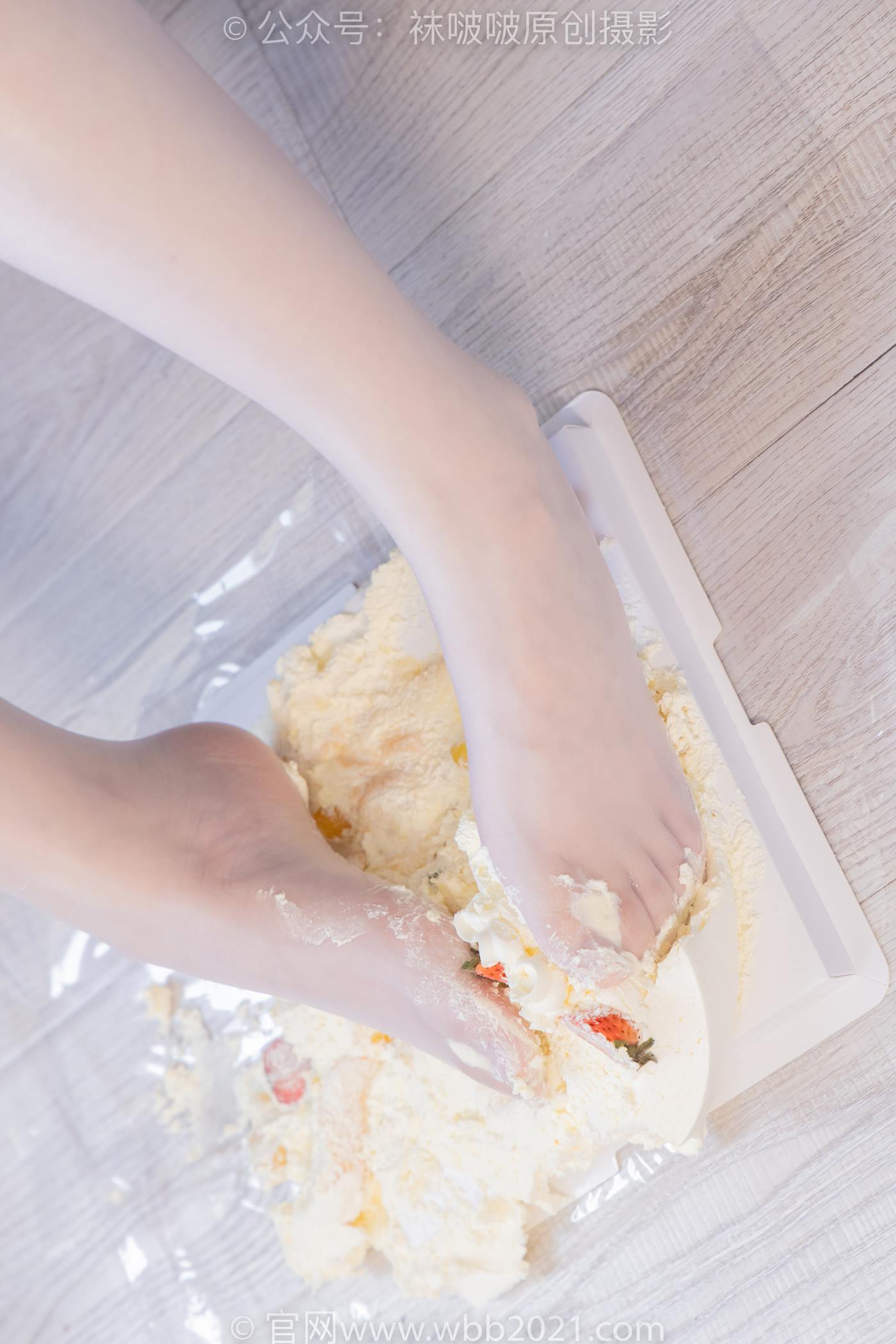 图片[119]-[BoBoSocks袜啵啵]NO.512 甜甜圈-高跟鞋、油亮薄白丝、袜踩奶油蛋糕剧情[143P] – 速更版-美库