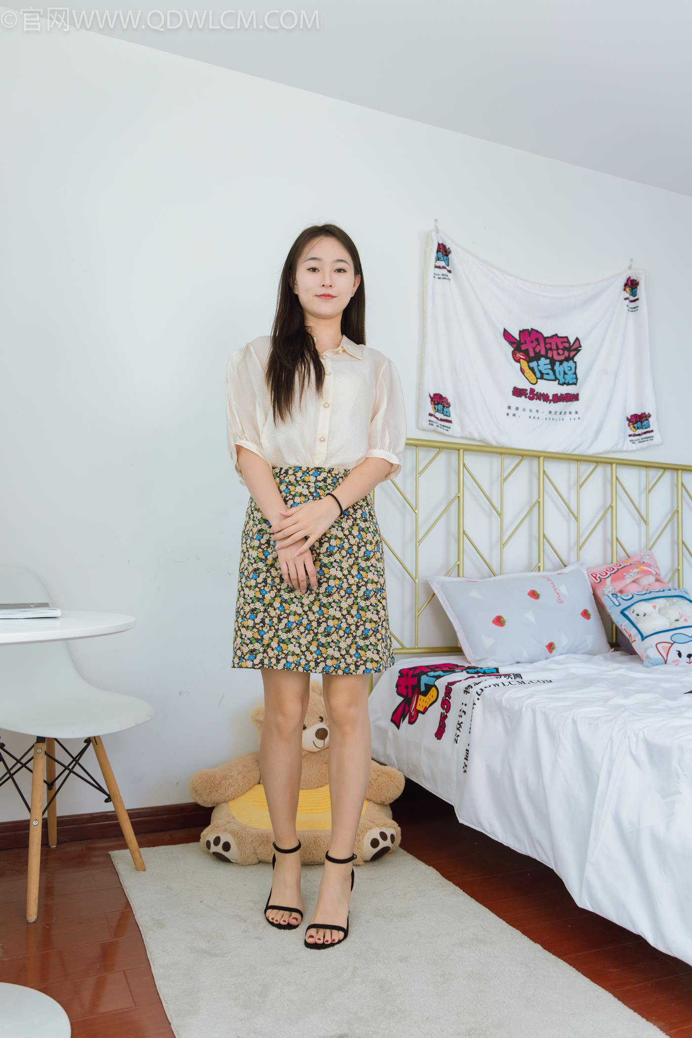 图片[72]-物恋传媒 NO.2277 美兔-三双高跟鞋、薄肉丝、裸足[140P] – 速更版-美库