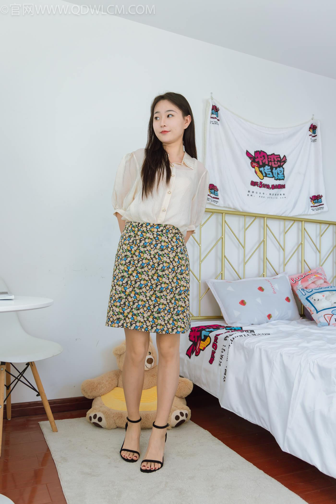 图片[73]-物恋传媒 NO.2277 美兔-三双高跟鞋、薄肉丝、裸足[140P] – 速更版-美库