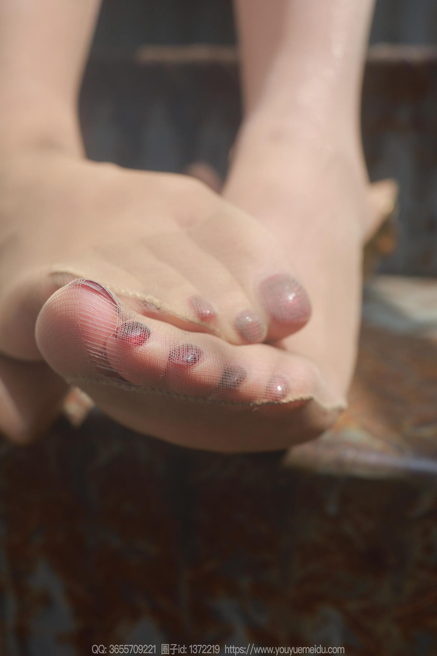 图片[30]-[IESS异思趣向] 2025.03.03 丝享家1991：婉萍《酒杯美腿》[89P] – 速更版-美库