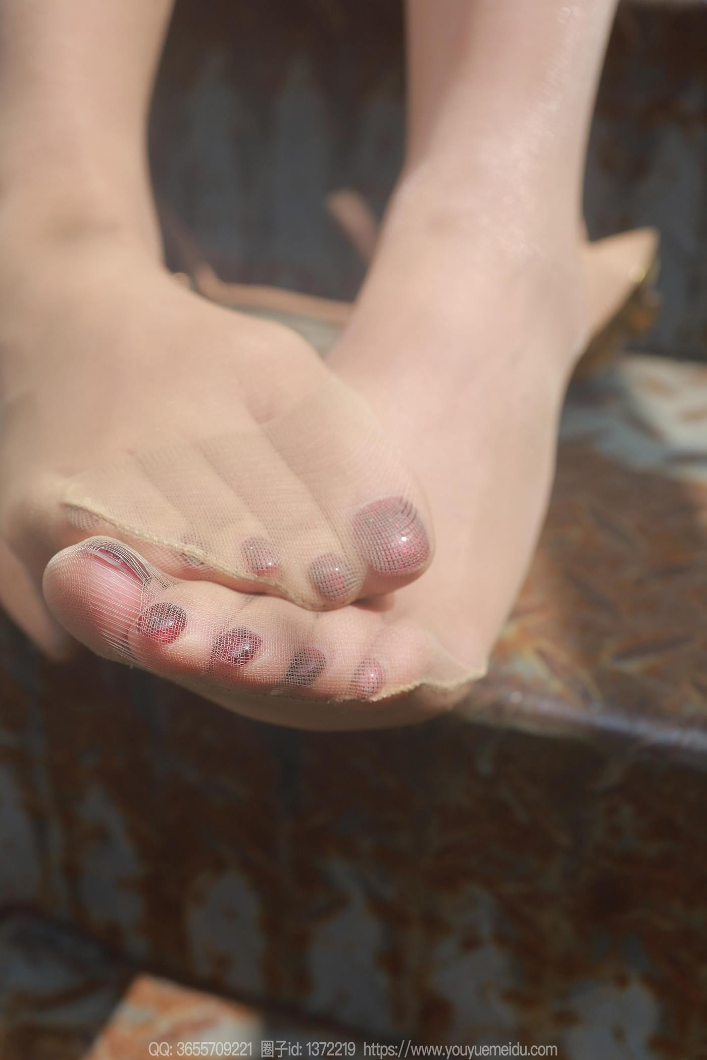 图片[31]-[IESS异思趣向] 2025.03.03 丝享家1991：婉萍《酒杯美腿》[89P] – 速更版-美库