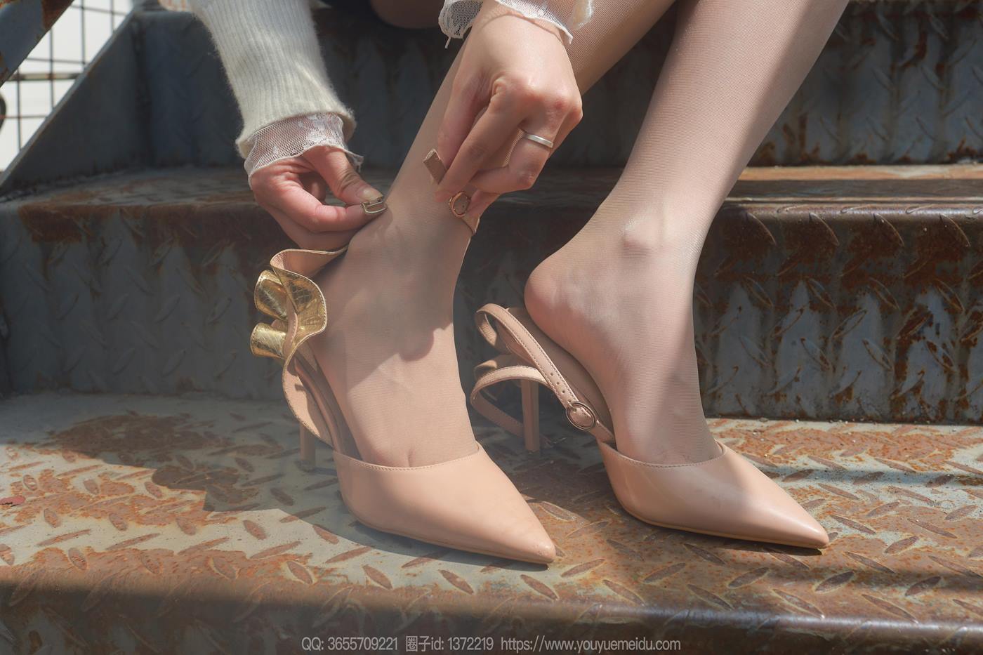 图片[34]-[IESS异思趣向] 2025.03.03 丝享家1991：婉萍《酒杯美腿》[89P] – 速更版-美库