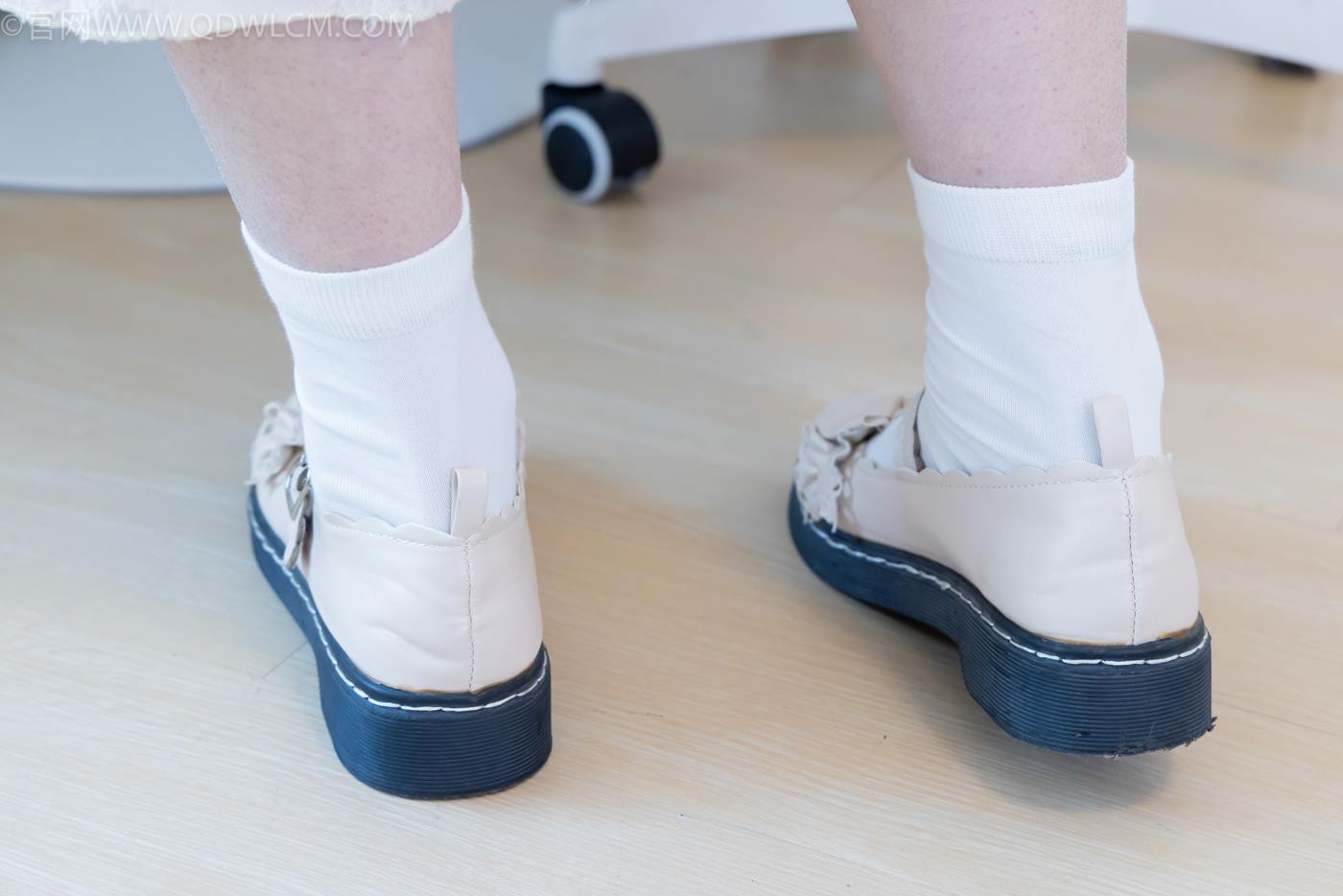 图片[18]-物恋传媒 NO.2281 曲奇-皮鞋、白棉袜、裸足[157P] – 速更版-美库