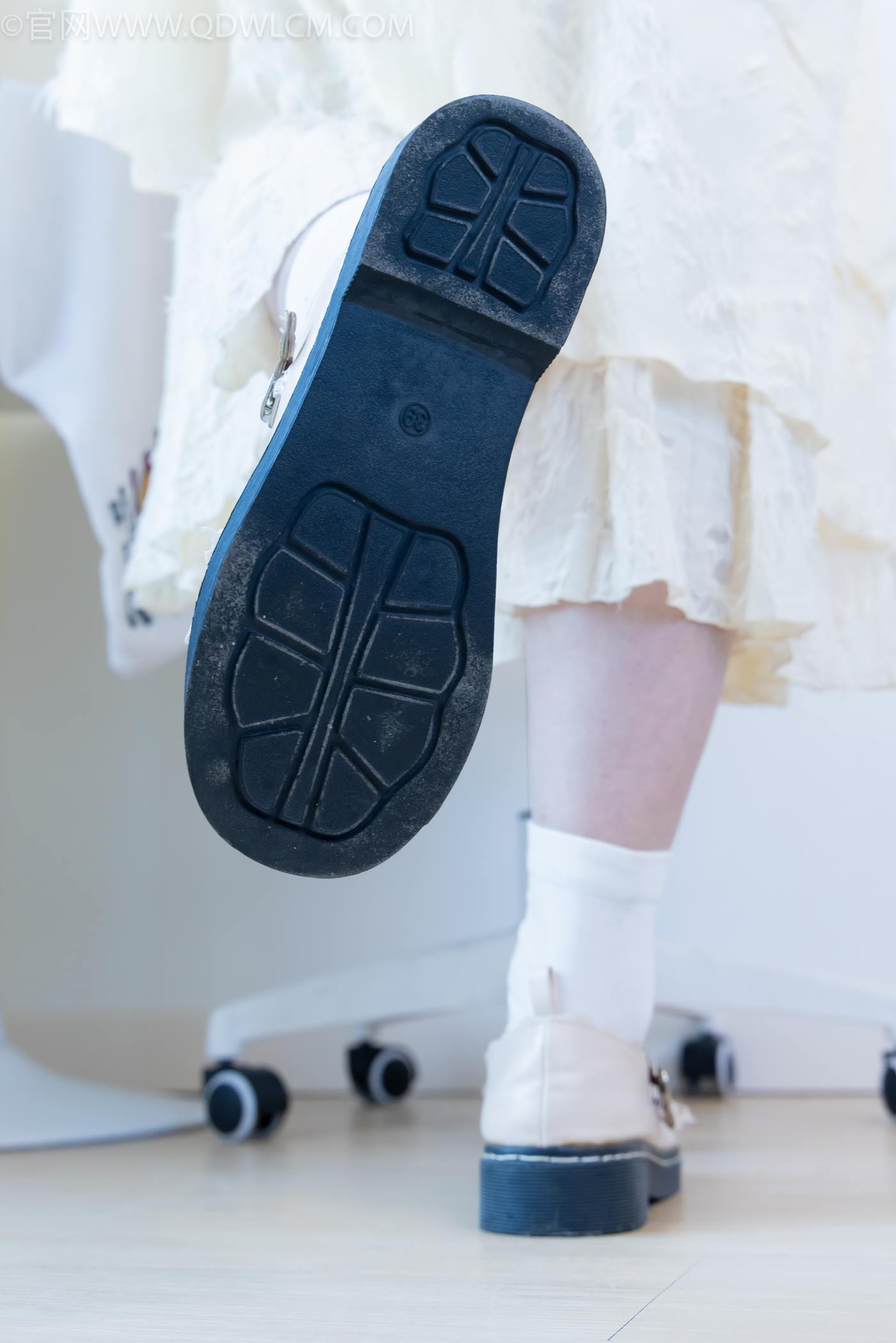 图片[20]-物恋传媒 NO.2281 曲奇-皮鞋、白棉袜、裸足[157P] – 速更版-美库