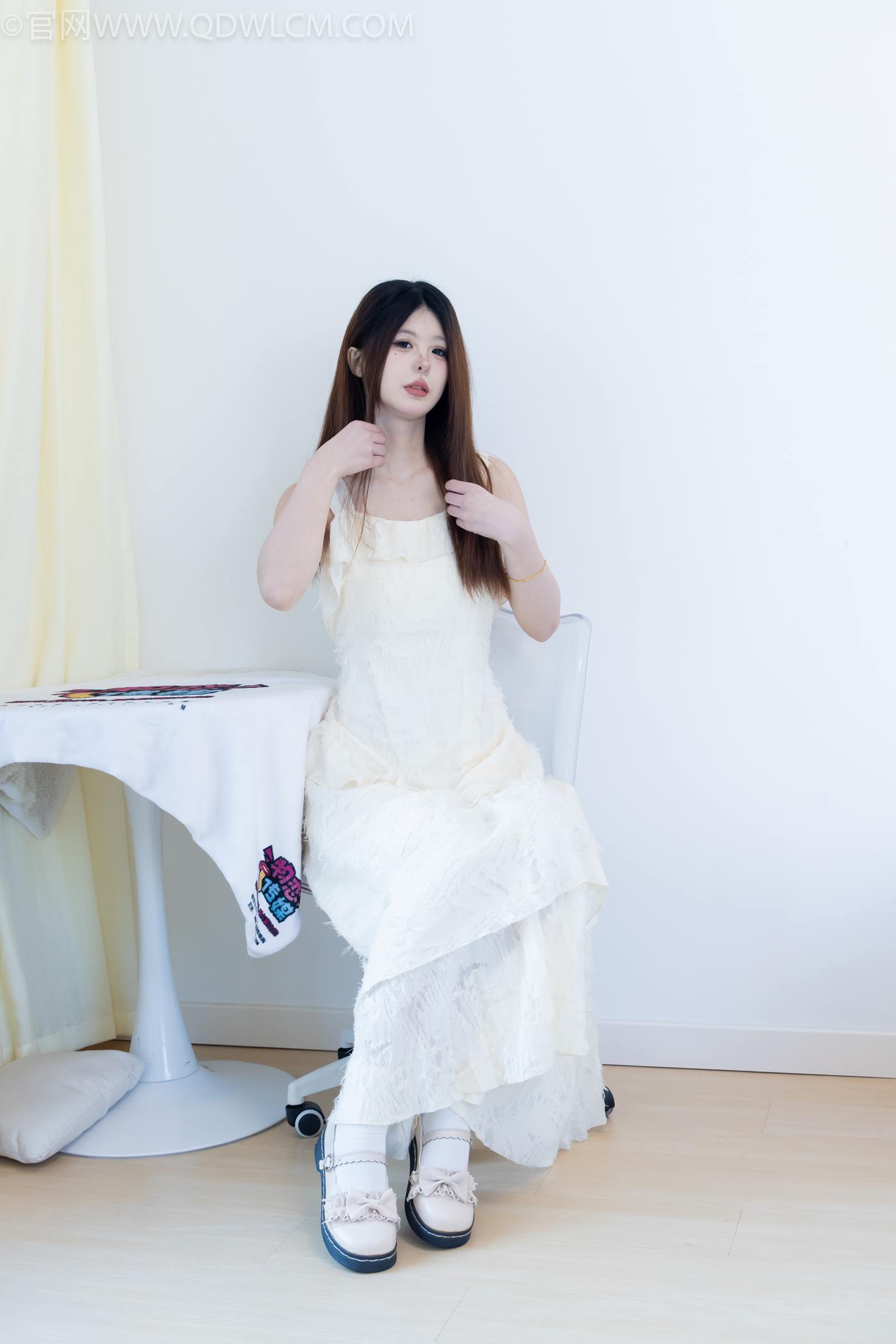 图片[23]-物恋传媒 NO.2281 曲奇-皮鞋、白棉袜、裸足[157P] – 速更版-美库