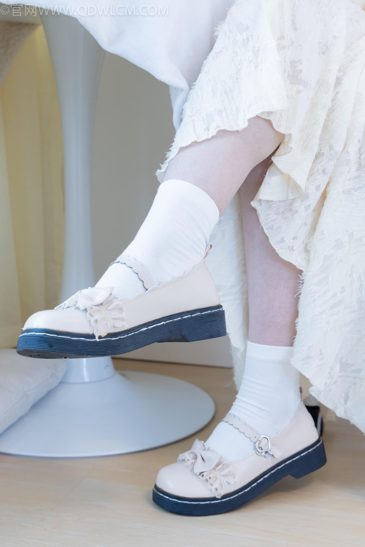 图片[31]-物恋传媒 NO.2281 曲奇-皮鞋、白棉袜、裸足[157P] – 速更版-美库