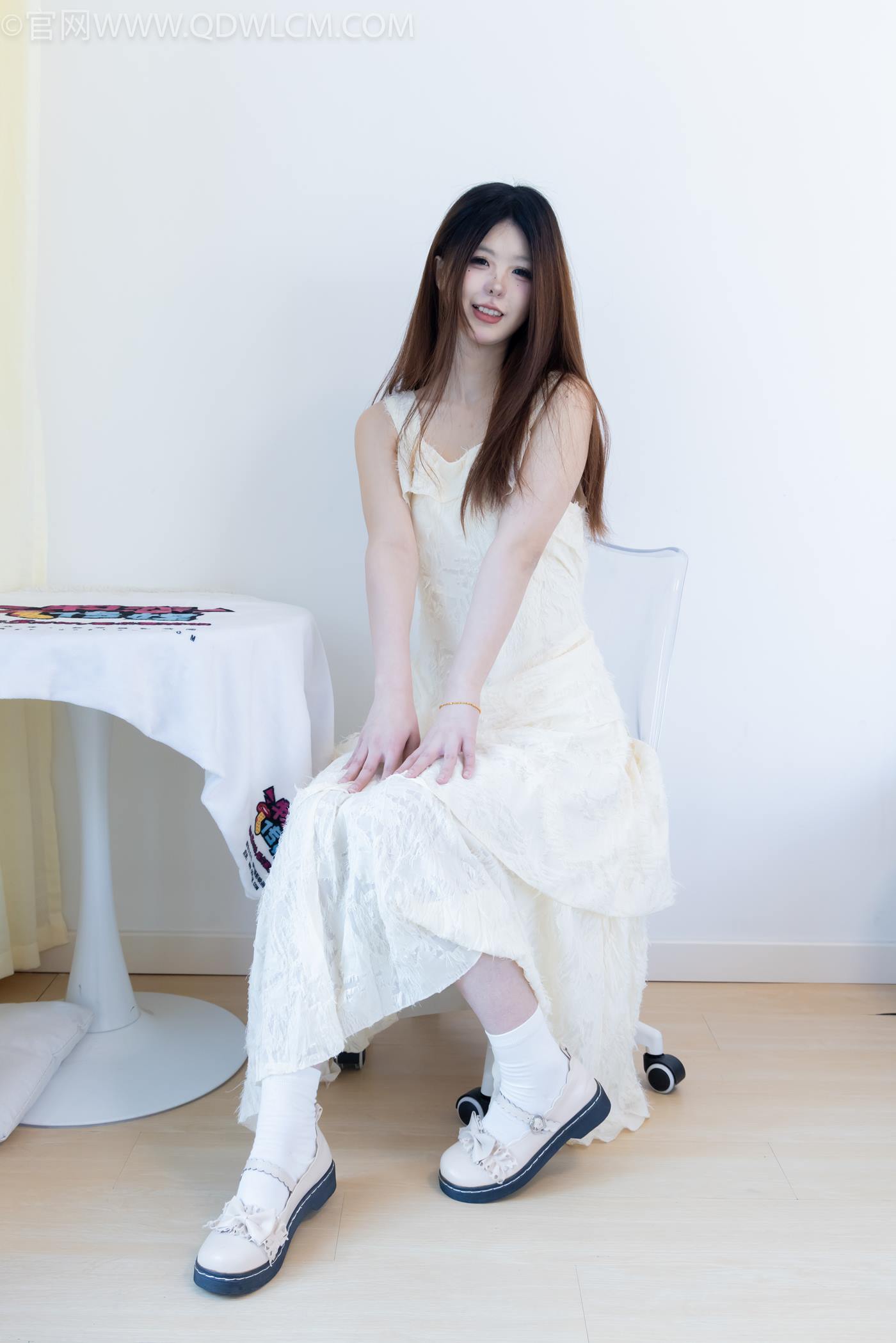 图片[38]-物恋传媒 NO.2281 曲奇-皮鞋、白棉袜、裸足[157P] – 速更版-美库