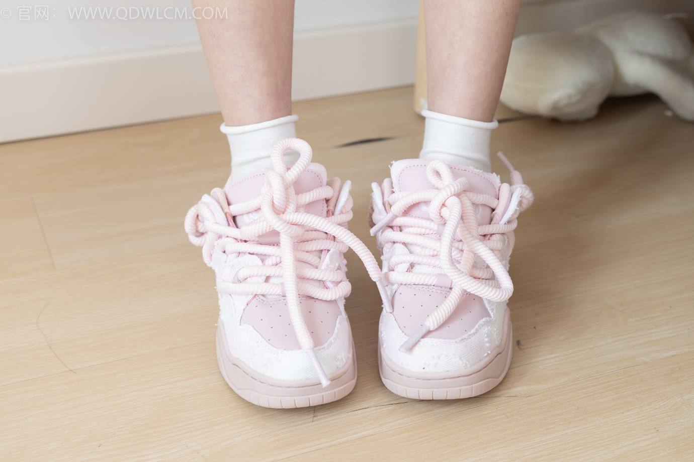 图片[10]-物恋传媒 NO.2286 闪闪-板鞋、两双自然穿脏白棉袜[120P] – 速更版-美库