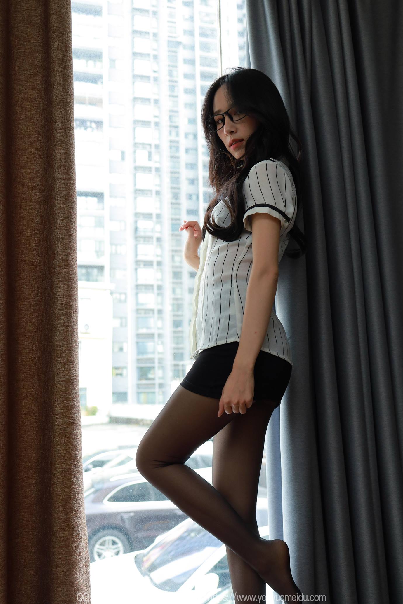 图片[57]-[IESS异思趣向] 2025.03.13 丝享家2000：美子《黑丝眼镜妹》[90P] – 速更版-美库