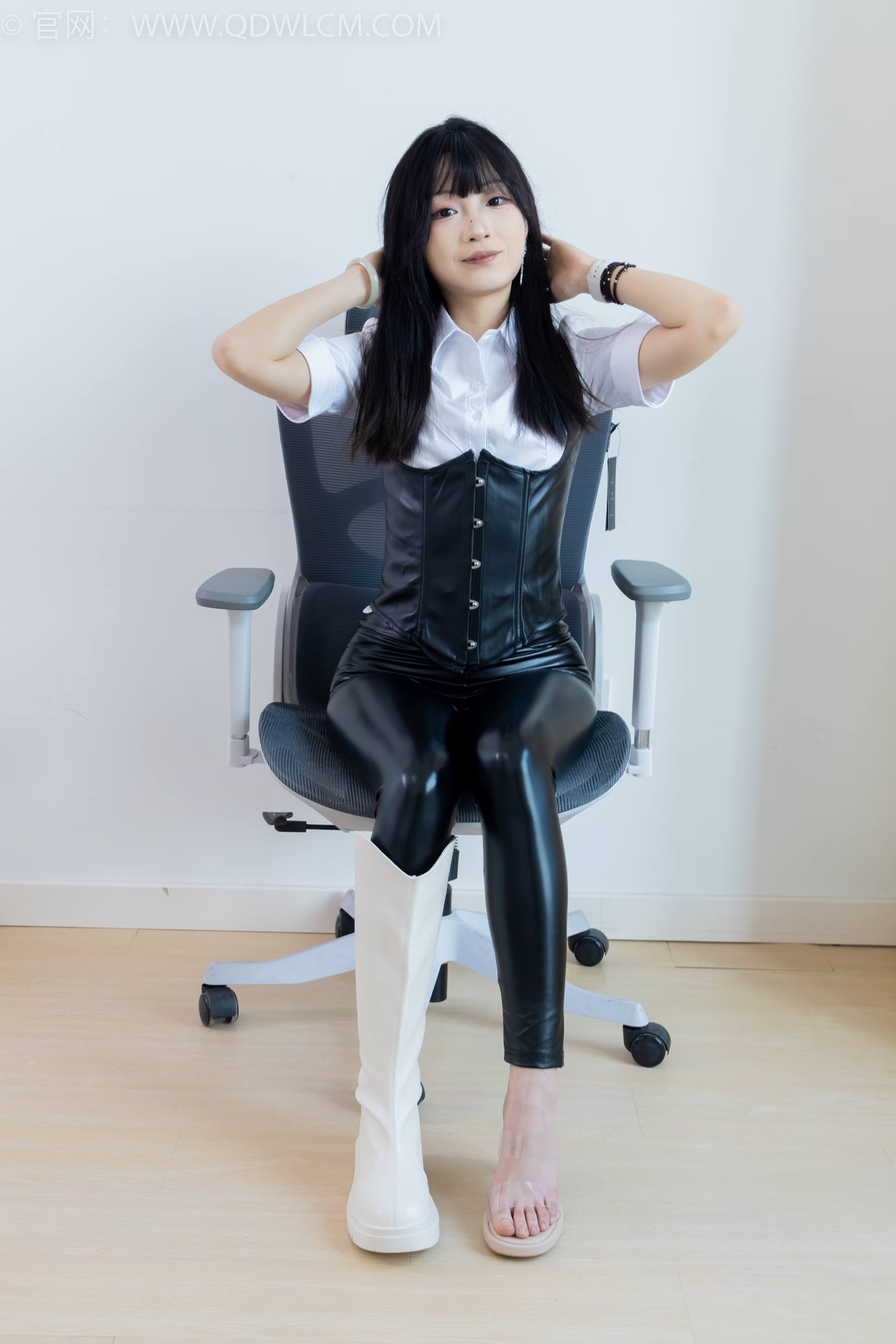 图片[121]-物恋传媒 NO.2289 嘟嘟-长靴、高跟凉鞋、白棉袜、裸足[172P] – 速更版-美库