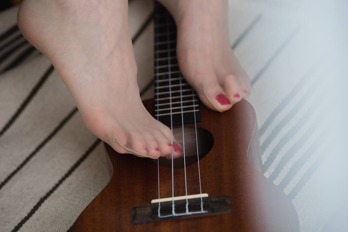 图片[33]-Sia不吃鱼 – 红色高跟[87P] – 速更版-美库