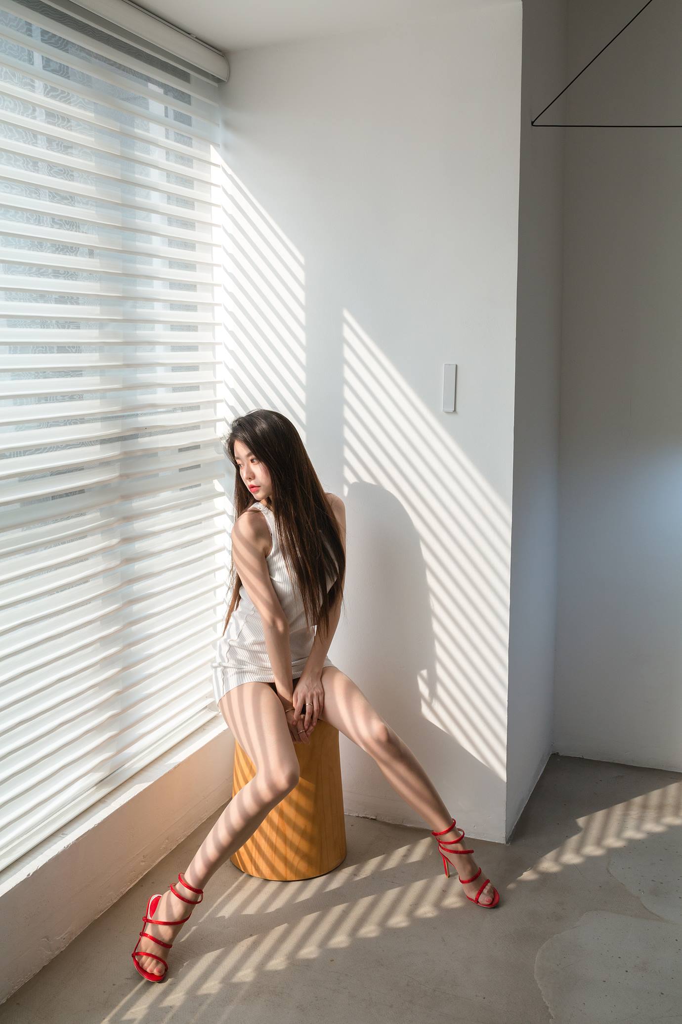 图片[42]-Sia不吃鱼  – 光影下的红色高跟[65P] – 速更版-美库