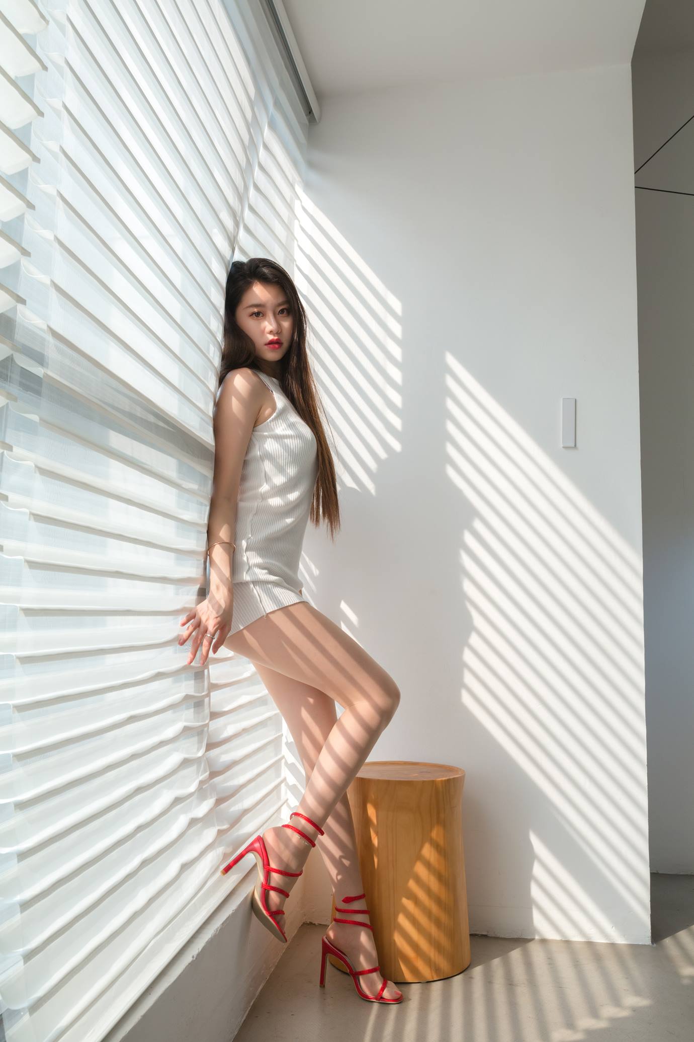 图片[46]-Sia不吃鱼  – 光影下的红色高跟[65P] – 速更版-美库