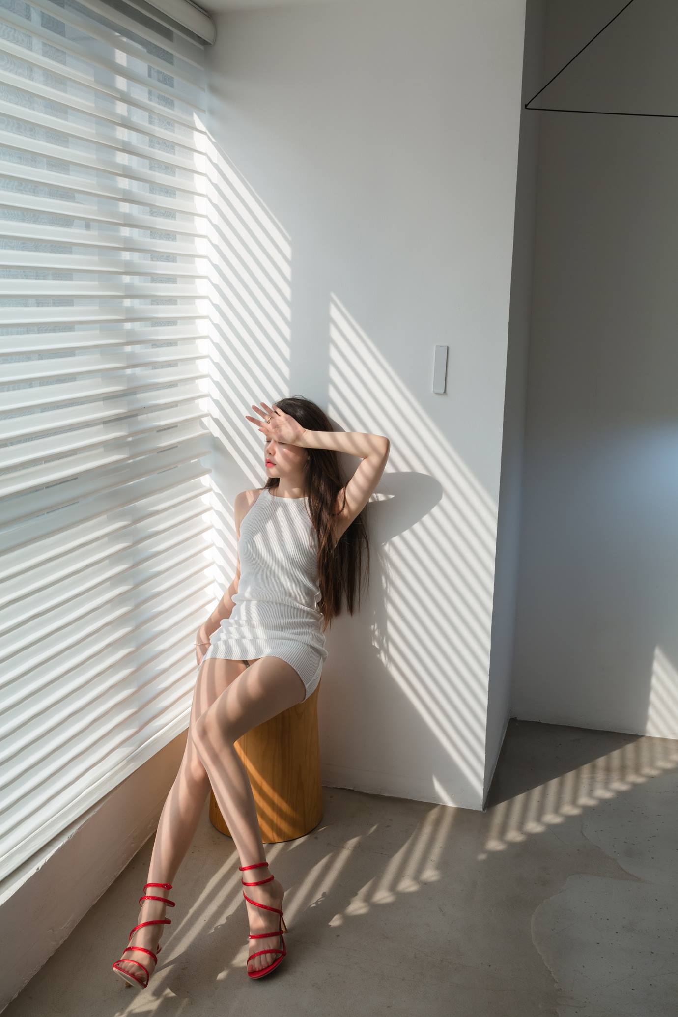 图片[53]-Sia不吃鱼  – 光影下的红色高跟[65P] – 速更版-美库