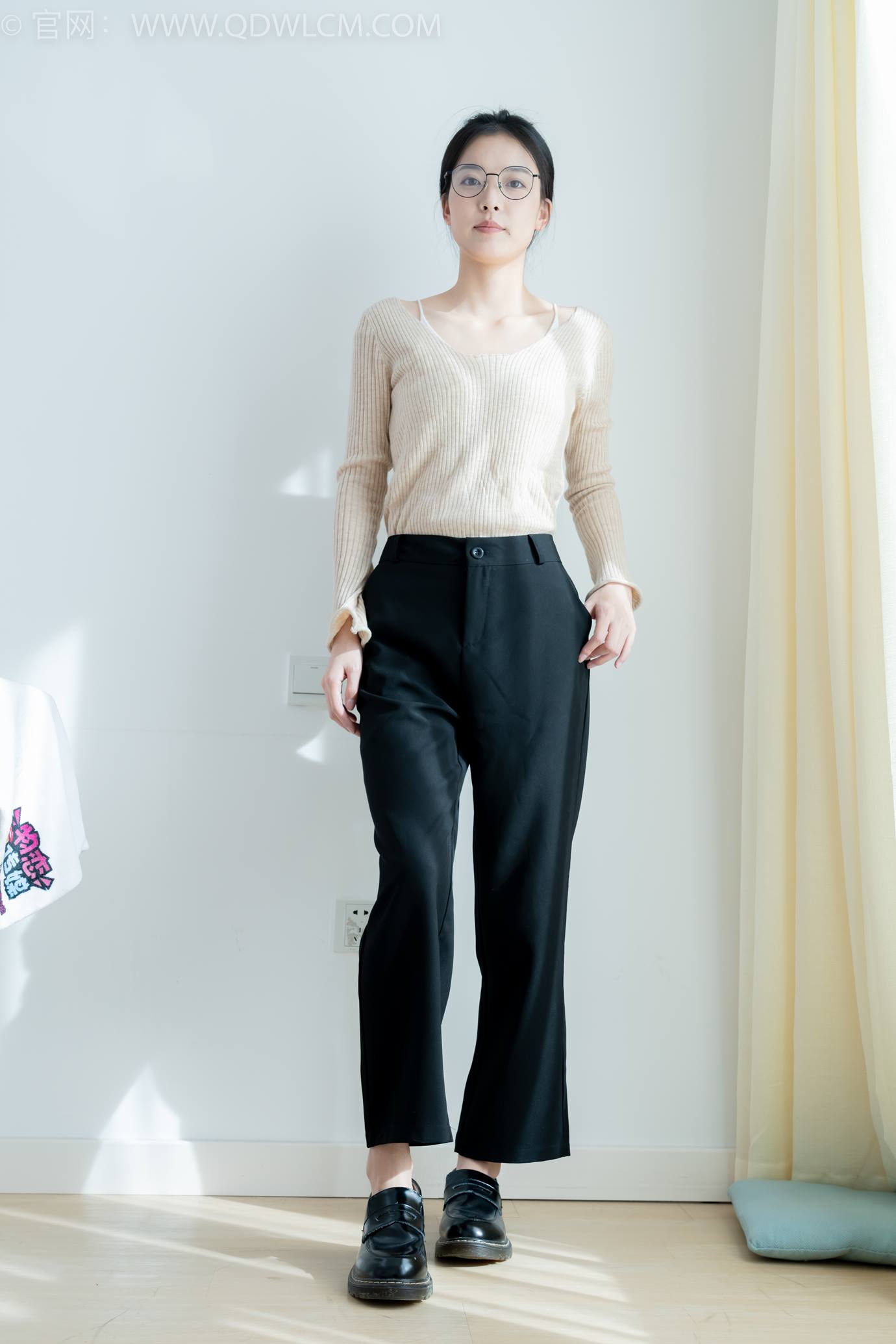 图片[10]-物恋传媒 NO.2290 茯苓-板鞋、皮鞋、白船袜、黑棉袜、皮筋绑脚老头乐挠脚剧情[150P] – 速更版-美库