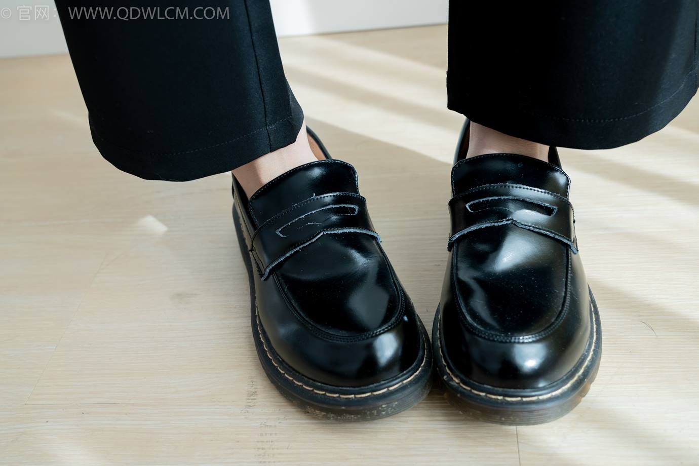 图片[12]-物恋传媒 NO.2290 茯苓-板鞋、皮鞋、白船袜、黑棉袜、皮筋绑脚老头乐挠脚剧情[150P] – 速更版-美库