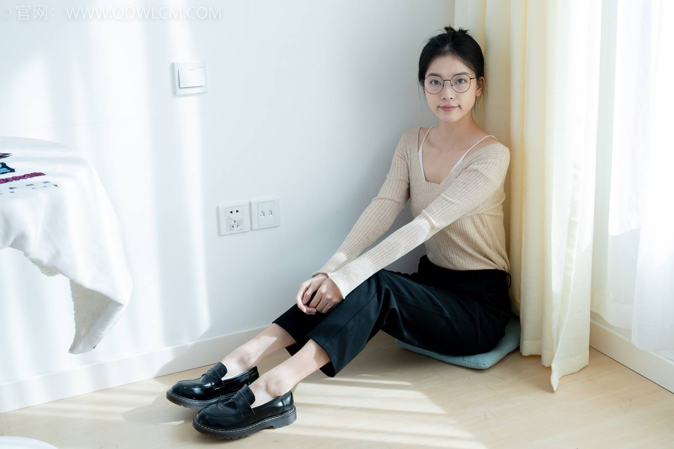 图片[13]-物恋传媒 NO.2290 茯苓-板鞋、皮鞋、白船袜、黑棉袜、皮筋绑脚老头乐挠脚剧情[150P] – 速更版-美库