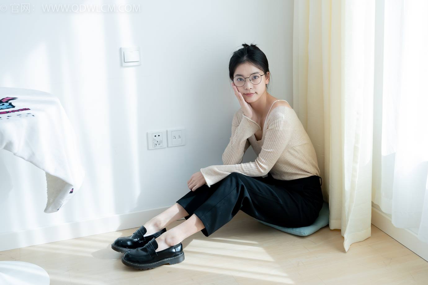 图片[14]-物恋传媒 NO.2290 茯苓-板鞋、皮鞋、白船袜、黑棉袜、皮筋绑脚老头乐挠脚剧情[150P] – 速更版-美库