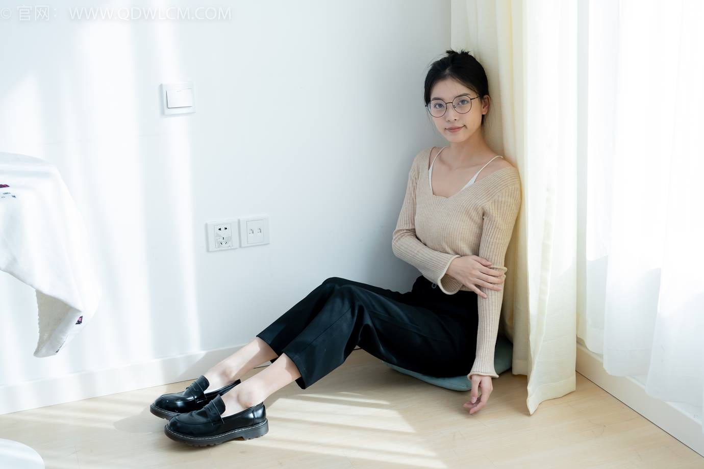 图片[15]-物恋传媒 NO.2290 茯苓-板鞋、皮鞋、白船袜、黑棉袜、皮筋绑脚老头乐挠脚剧情[150P] – 速更版-美库