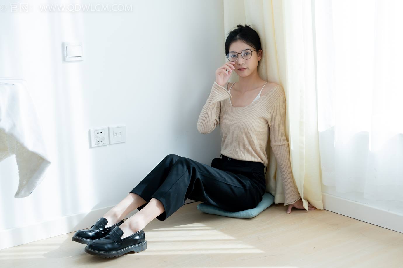 图片[16]-物恋传媒 NO.2290 茯苓-板鞋、皮鞋、白船袜、黑棉袜、皮筋绑脚老头乐挠脚剧情[150P] – 速更版-美库