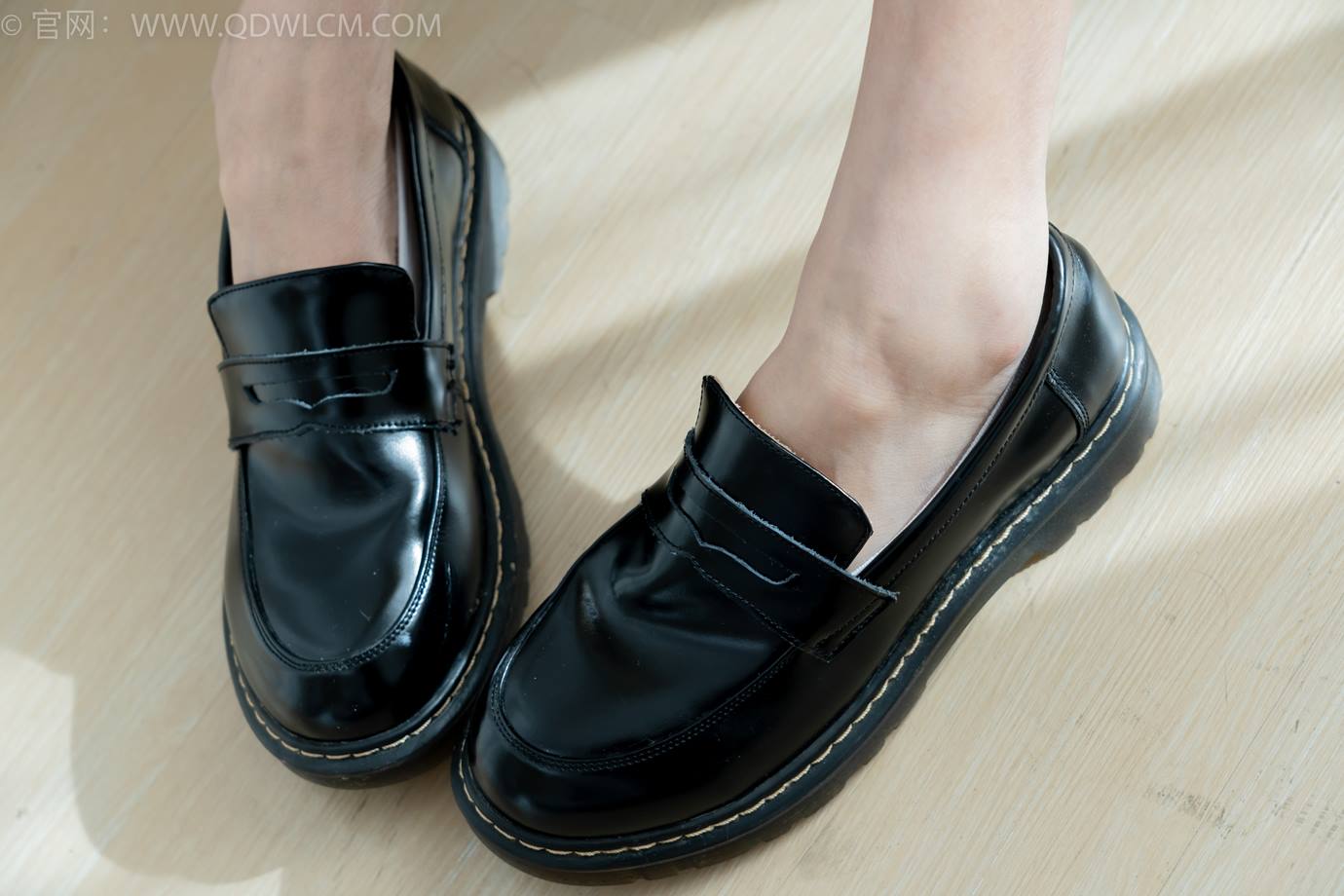 图片[18]-物恋传媒 NO.2290 茯苓-板鞋、皮鞋、白船袜、黑棉袜、皮筋绑脚老头乐挠脚剧情[150P] – 速更版-美库