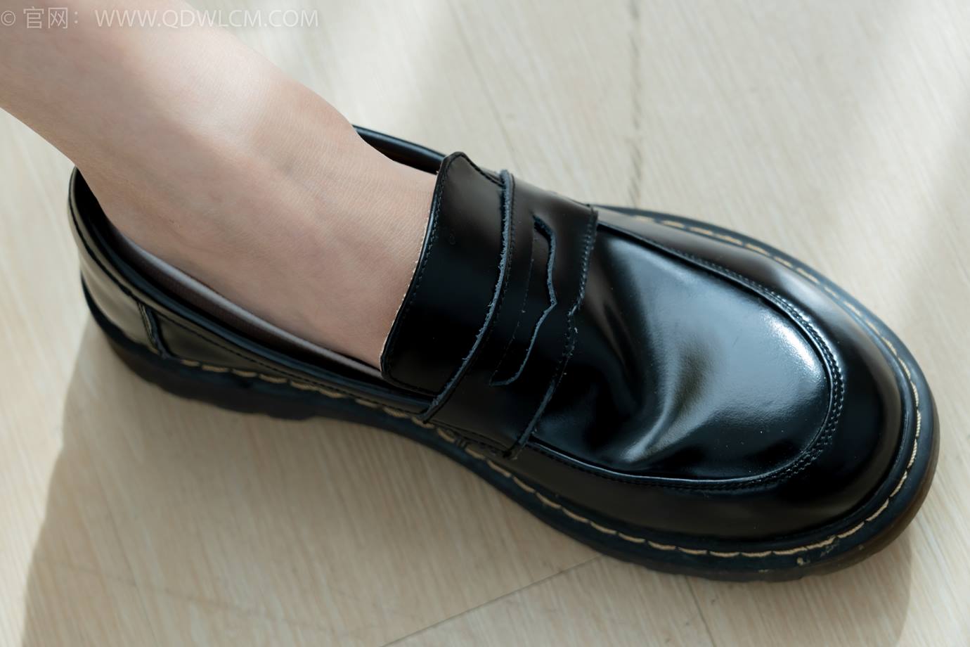 图片[20]-物恋传媒 NO.2290 茯苓-板鞋、皮鞋、白船袜、黑棉袜、皮筋绑脚老头乐挠脚剧情[150P] – 速更版-美库