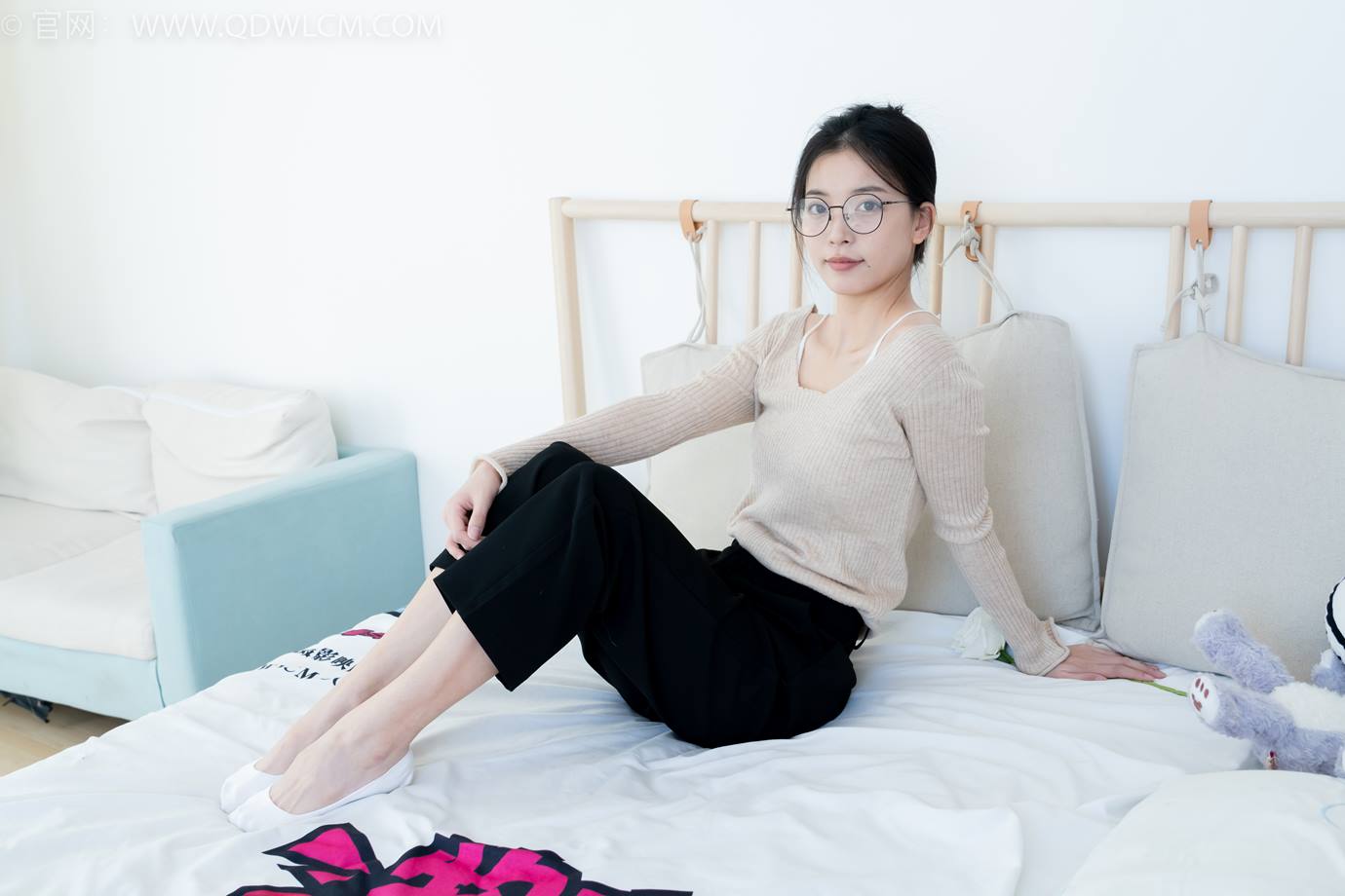 图片[60]-物恋传媒 NO.2290 茯苓-板鞋、皮鞋、白船袜、黑棉袜、皮筋绑脚老头乐挠脚剧情[150P] – 速更版-美库