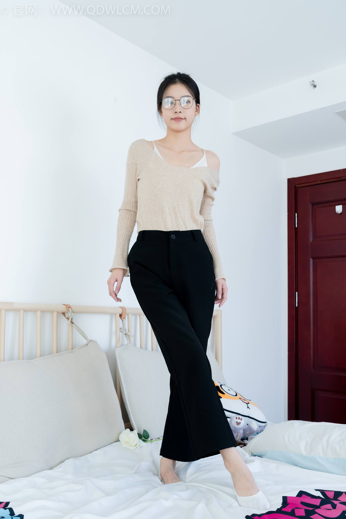 图片[75]-物恋传媒 NO.2290 茯苓-板鞋、皮鞋、白船袜、黑棉袜、皮筋绑脚老头乐挠脚剧情[150P] – 速更版-美库