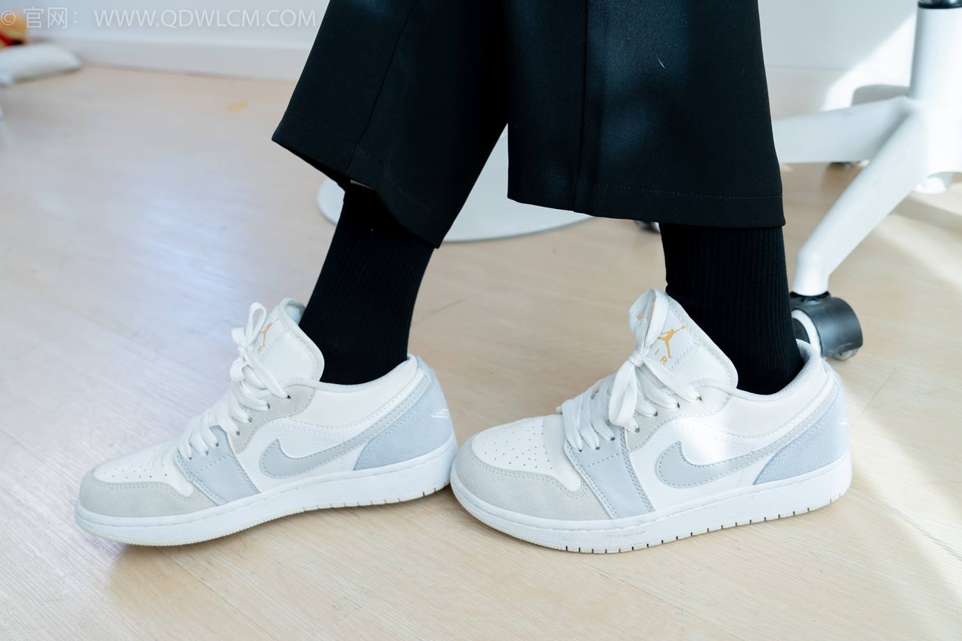 图片[91]-物恋传媒 NO.2290 茯苓-板鞋、皮鞋、白船袜、黑棉袜、皮筋绑脚老头乐挠脚剧情[150P] – 速更版-美库