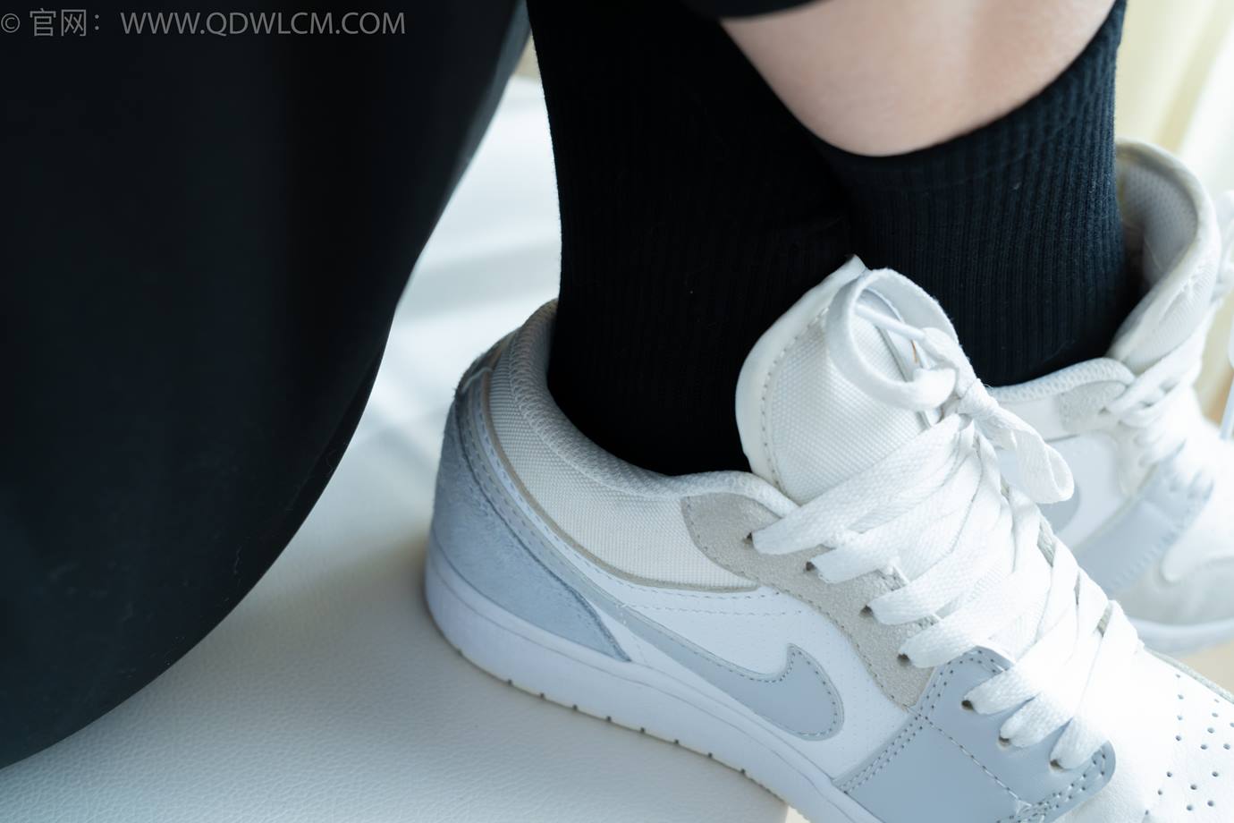 图片[95]-物恋传媒 NO.2290 茯苓-板鞋、皮鞋、白船袜、黑棉袜、皮筋绑脚老头乐挠脚剧情[150P] – 速更版-美库