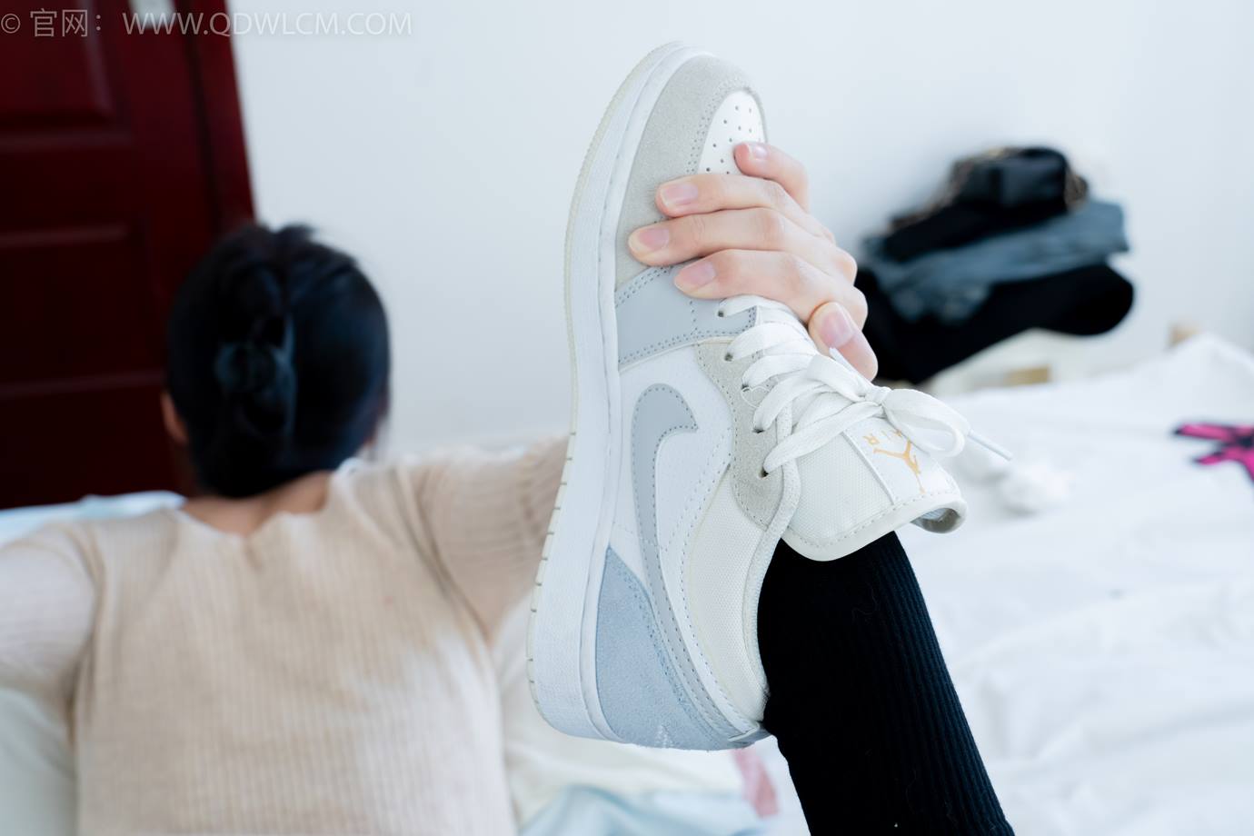 图片[102]-物恋传媒 NO.2290 茯苓-板鞋、皮鞋、白船袜、黑棉袜、皮筋绑脚老头乐挠脚剧情[150P] – 速更版-美库