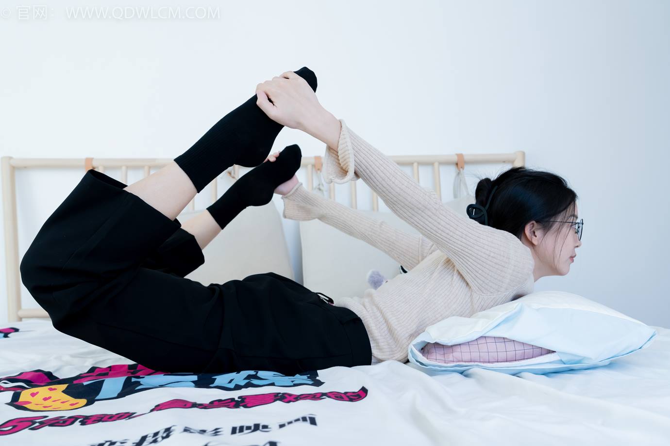 图片[110]-物恋传媒 NO.2290 茯苓-板鞋、皮鞋、白船袜、黑棉袜、皮筋绑脚老头乐挠脚剧情[150P] – 速更版-美库