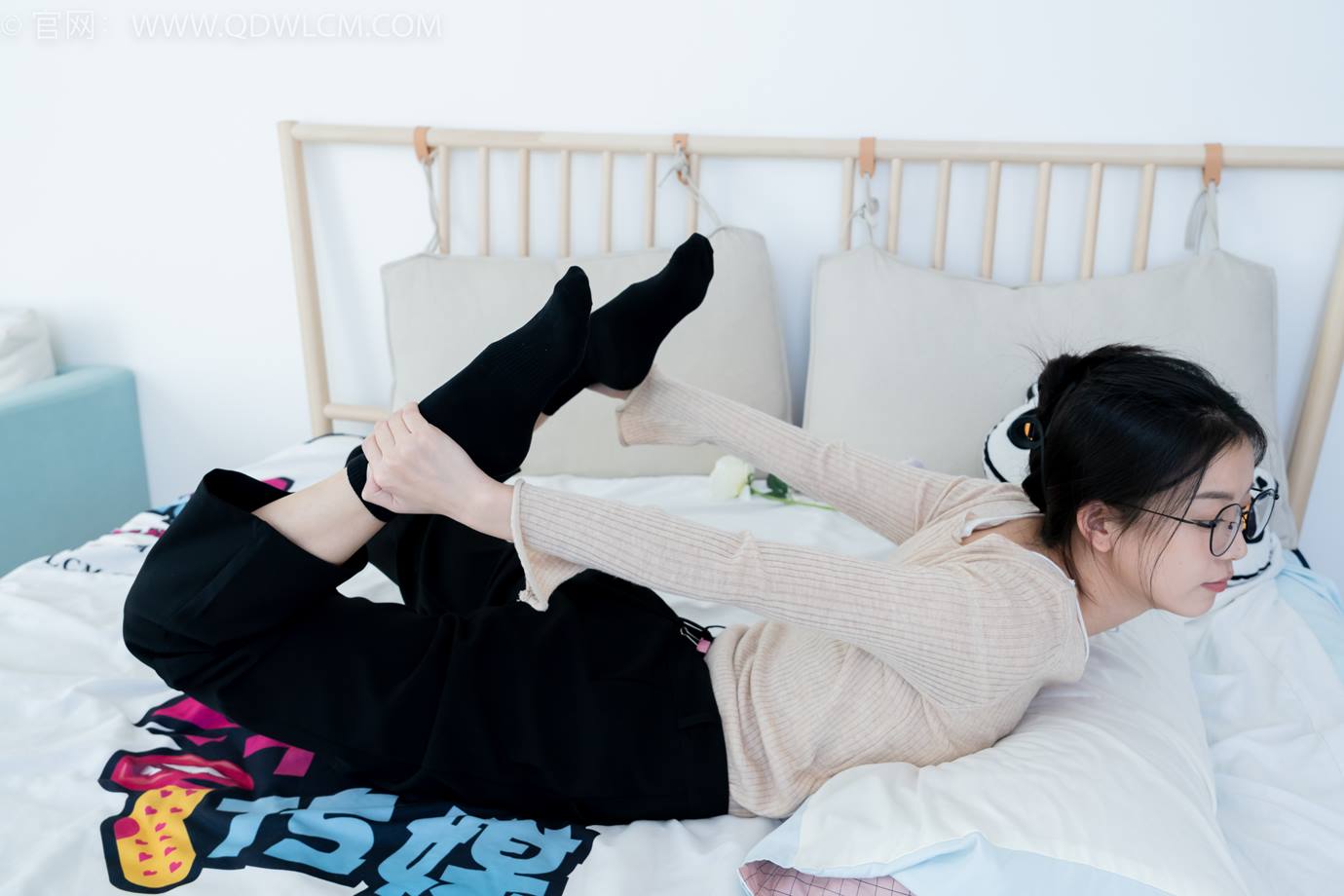 图片[117]-物恋传媒 NO.2290 茯苓-板鞋、皮鞋、白船袜、黑棉袜、皮筋绑脚老头乐挠脚剧情[150P] – 速更版-美库