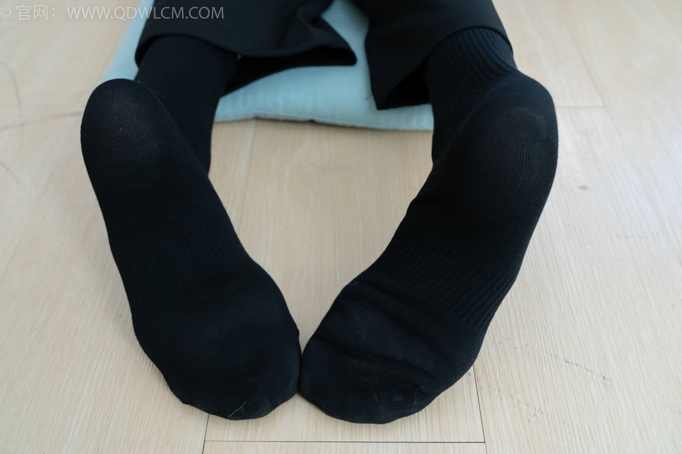 图片[120]-物恋传媒 NO.2290 茯苓-板鞋、皮鞋、白船袜、黑棉袜、皮筋绑脚老头乐挠脚剧情[150P] – 速更版-美库